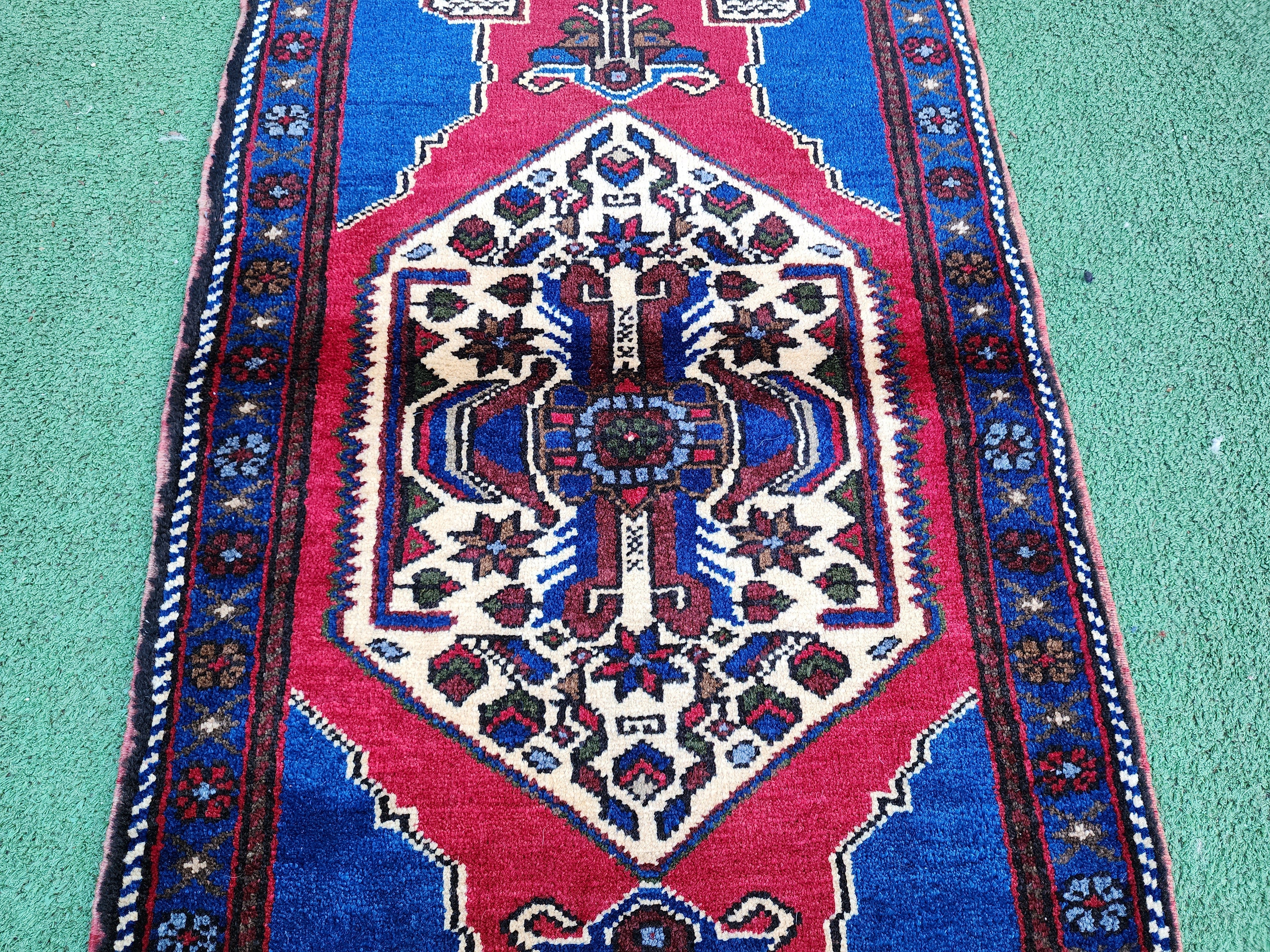 vintage Anatolian Wool Small Rug — pattern close-up