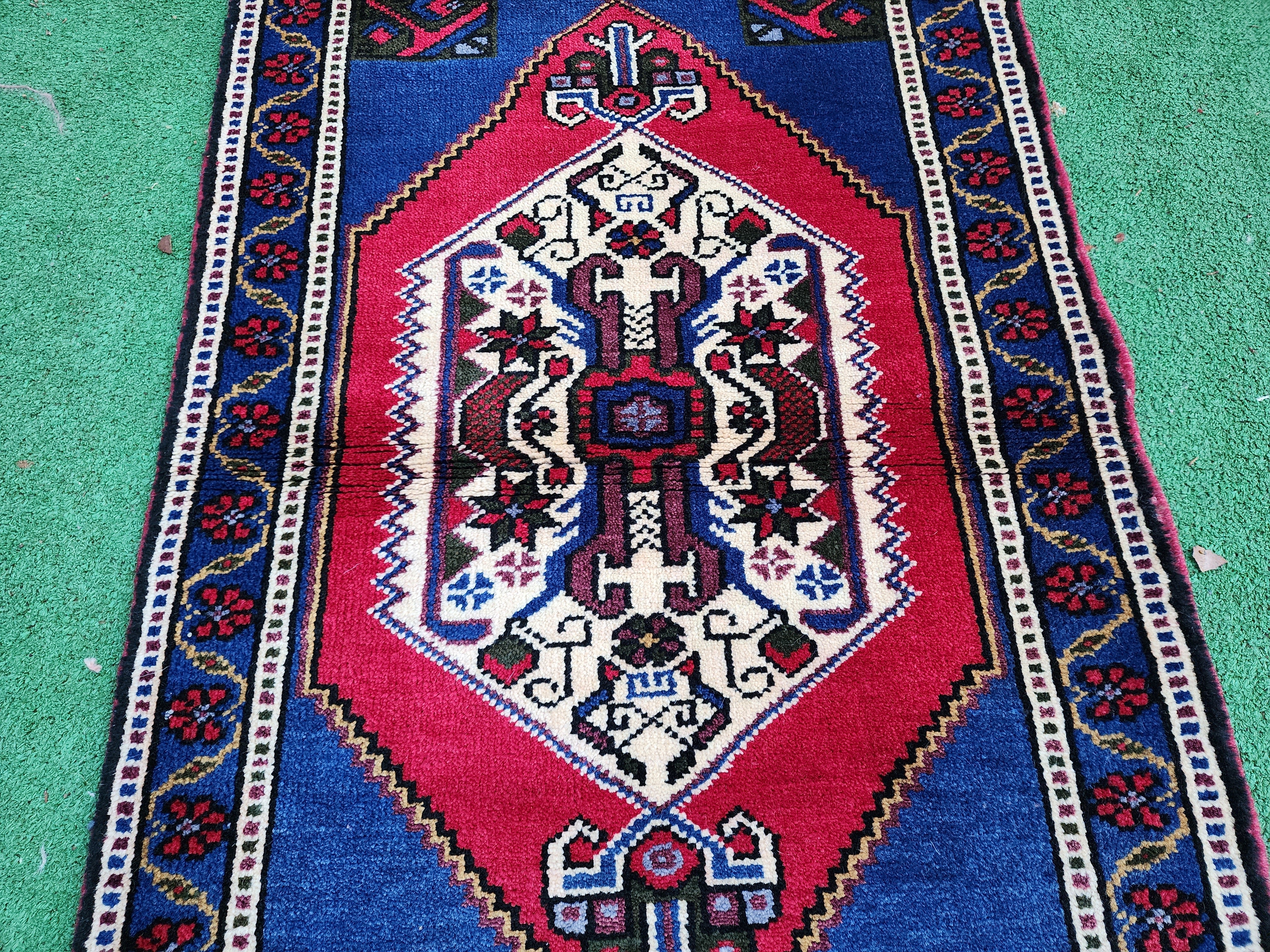 antique Anatolian Wool Small Rug — corner detail
