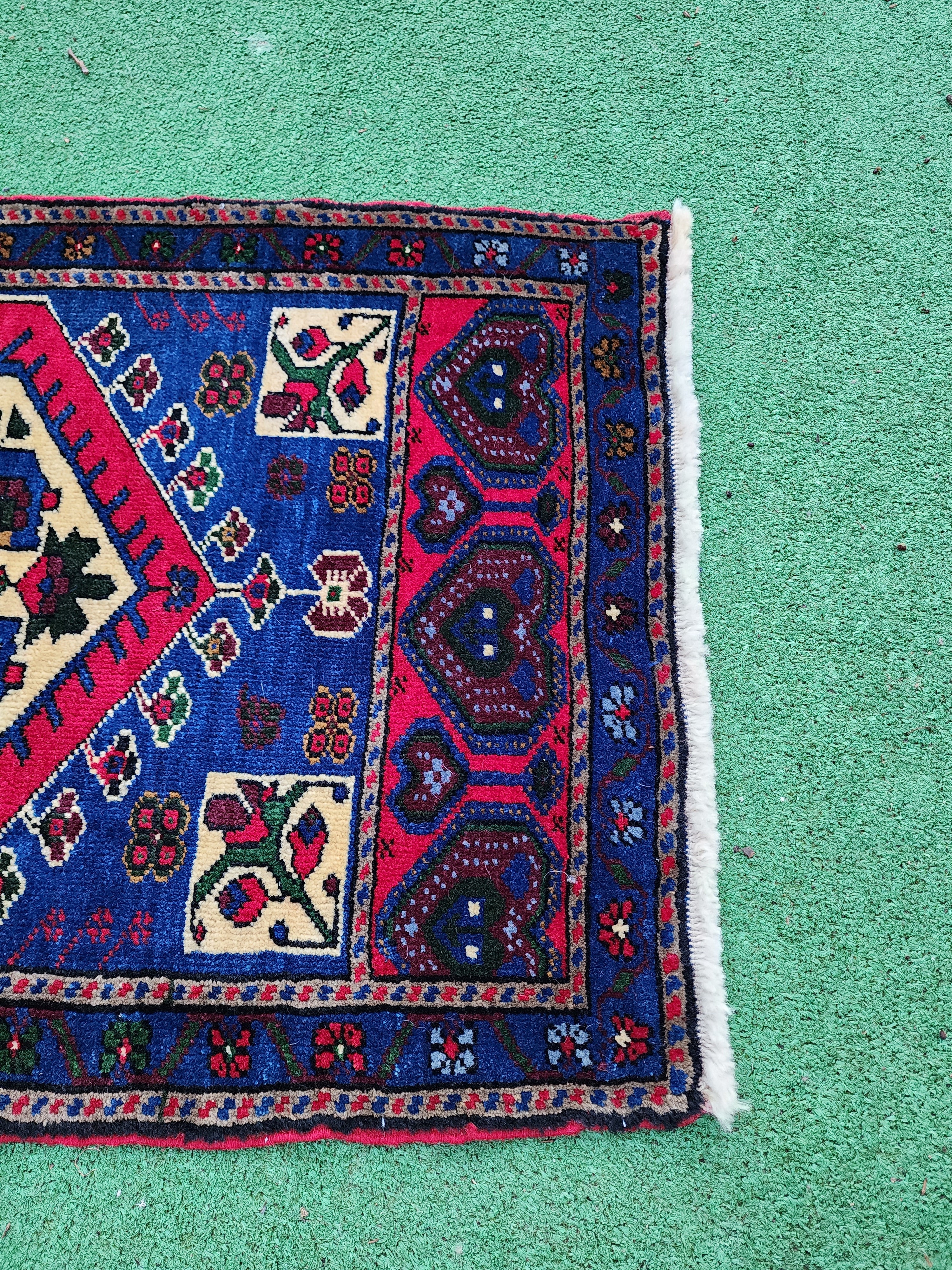 vintage Anatolian Wool Small Rug — pattern close-up