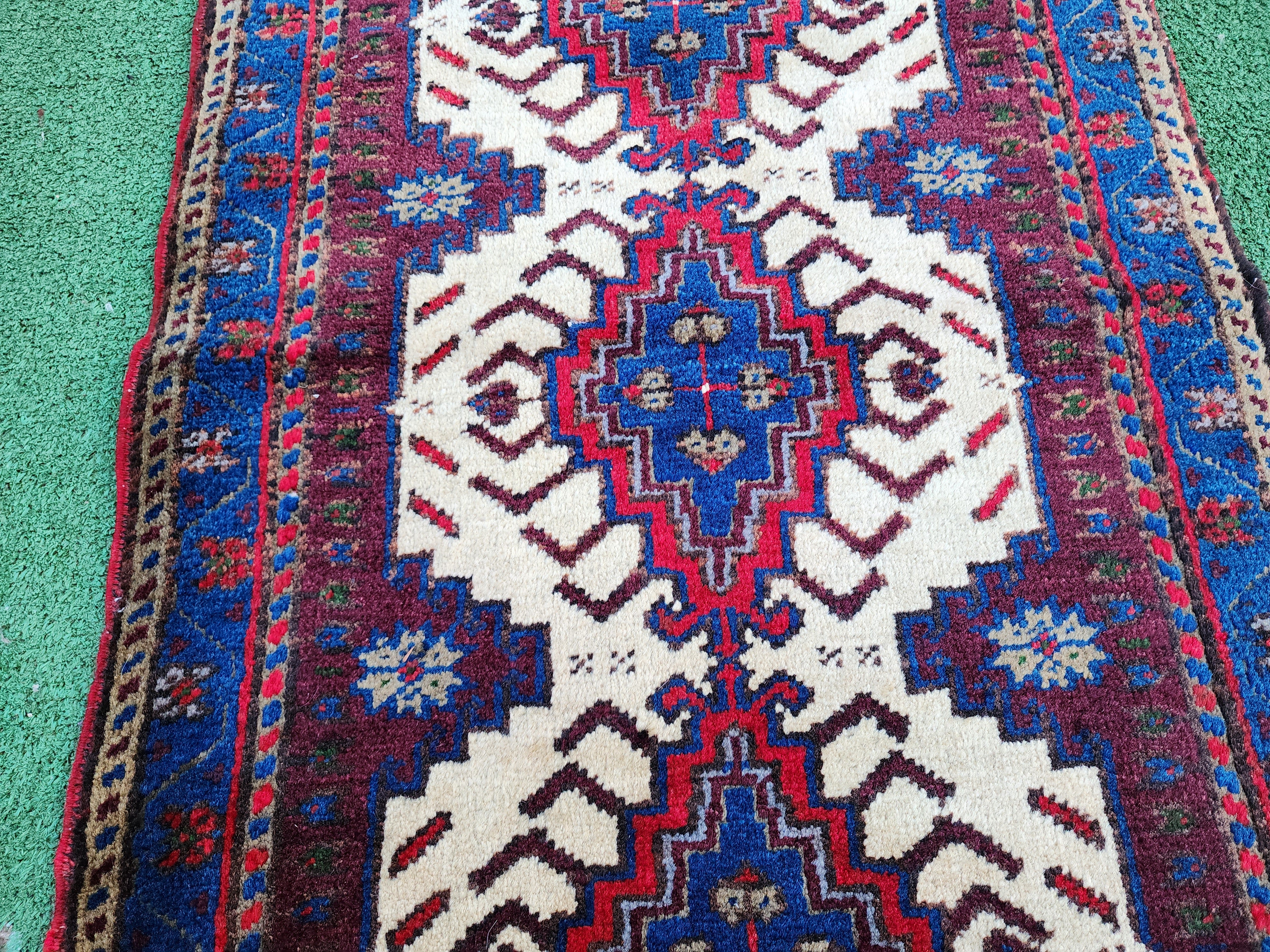 Alfombra turca pequeña de color rojo y azul, 3 pies 4 pulgadas x 1 pie 7 pulgadas, alfombra vintage para entrada, cocina, pasillo o dormitorio, decoración rústica persa oriental bohemia