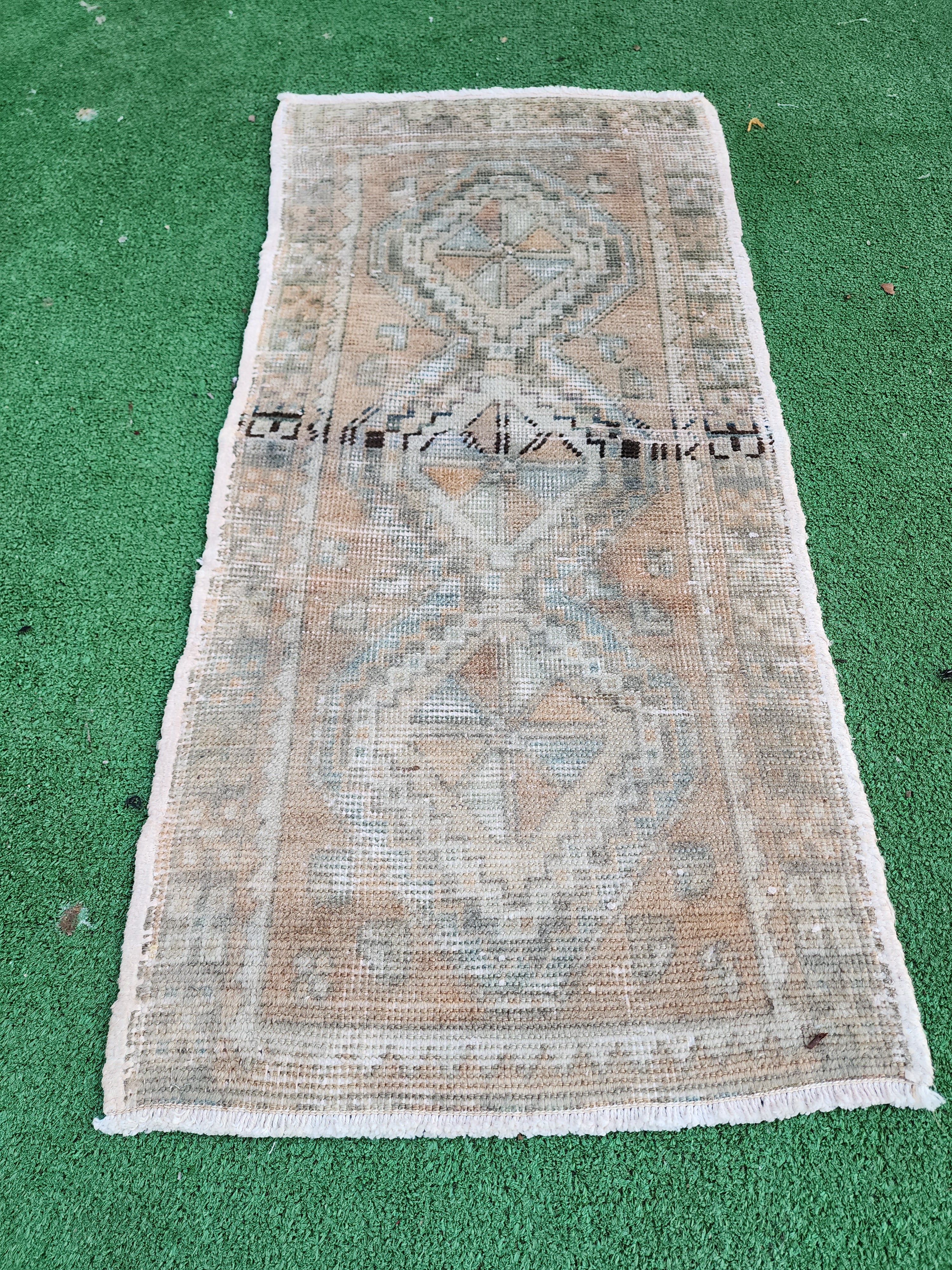 Tapis turc vintage de petite taille, 90 x 40 cm, rose, gris et beige, style antique délavé