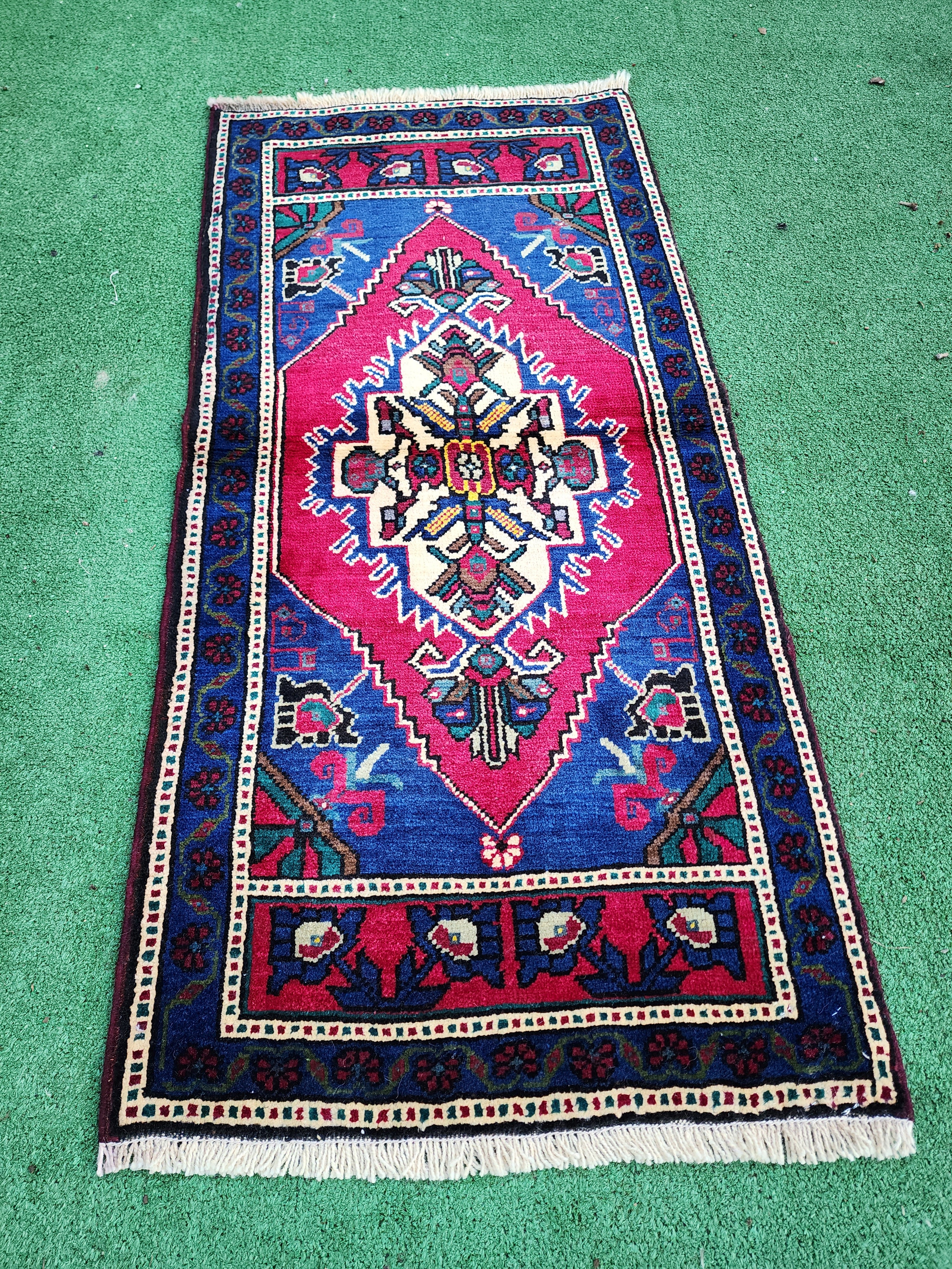 Alfombra turca pequeña roja y azul de 3 pies 7 pulgadas x 1 pie 7 pulgadas Alfombra vintage para cocina, pasillo o mesita de noche
