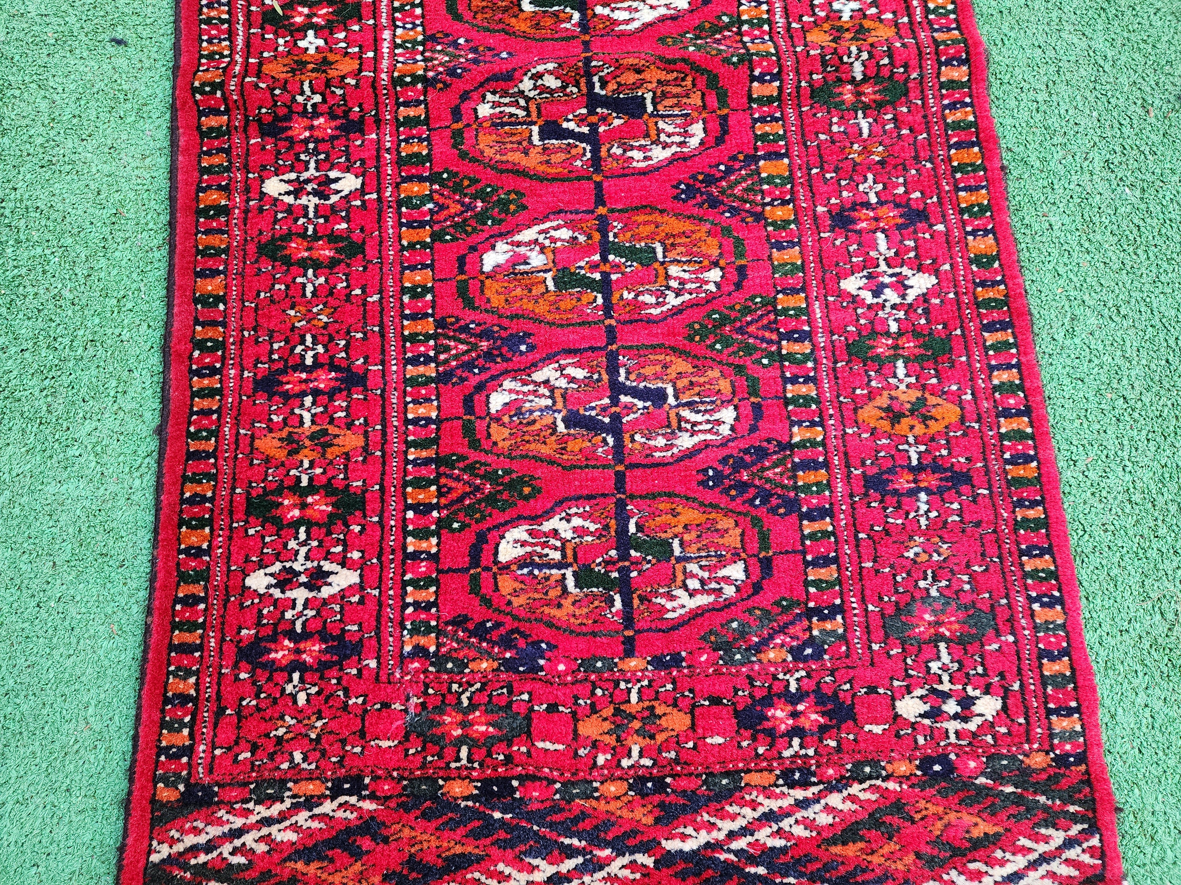 Petit tapis de couleur rouge turkmène 3'1''x1'6''