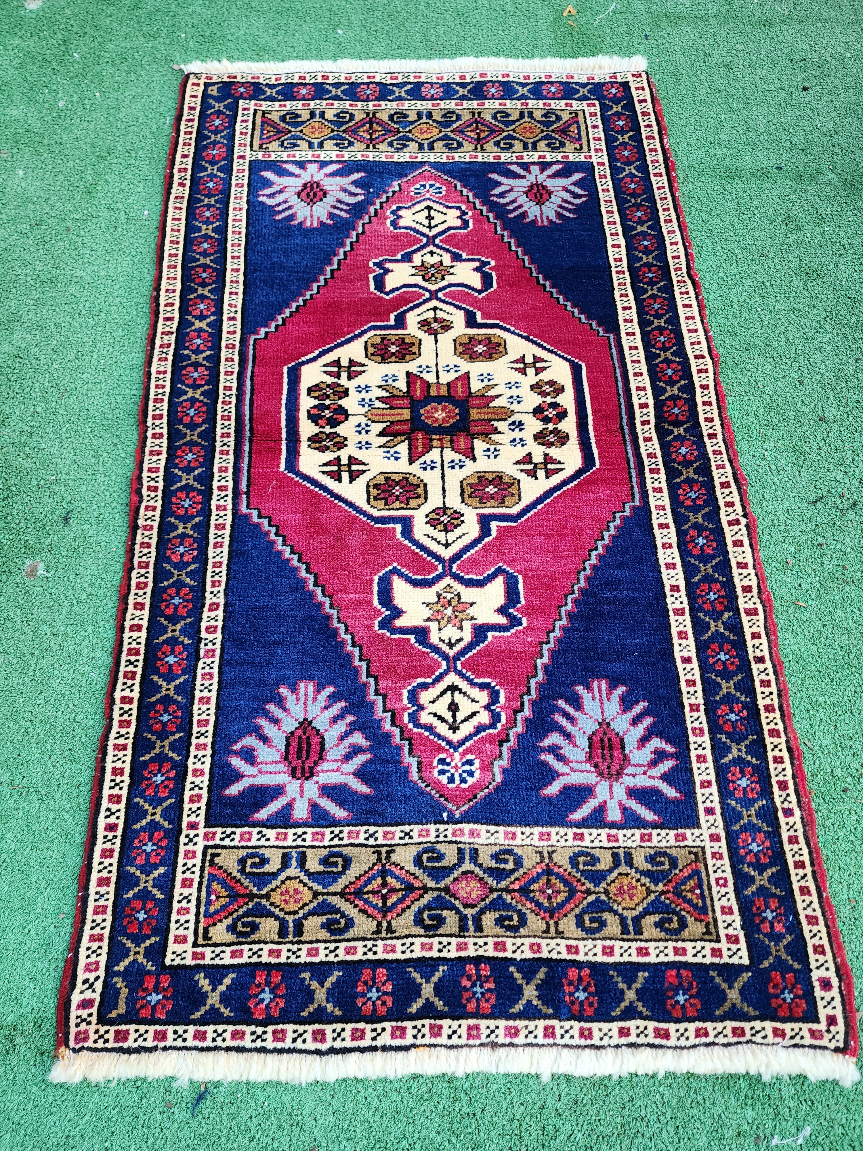 Alfombra turca pequeña roja y azul de 3 pies 4 pulgadas x 1 pie 9 pulgadas Alfombra vintage para cocina, pasillo o mesita de noche