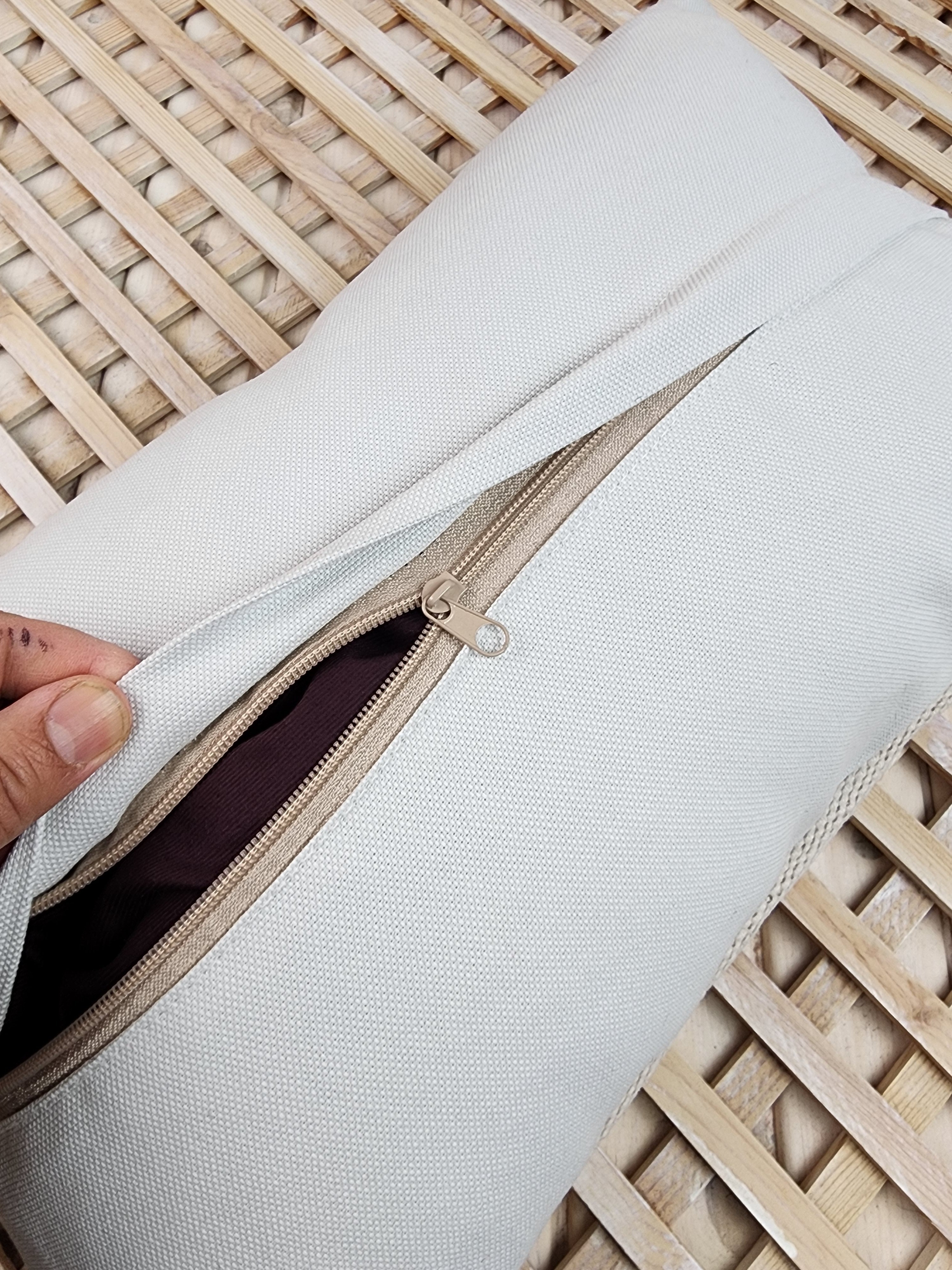 vintage Kilim Pillow Cover — edge weave