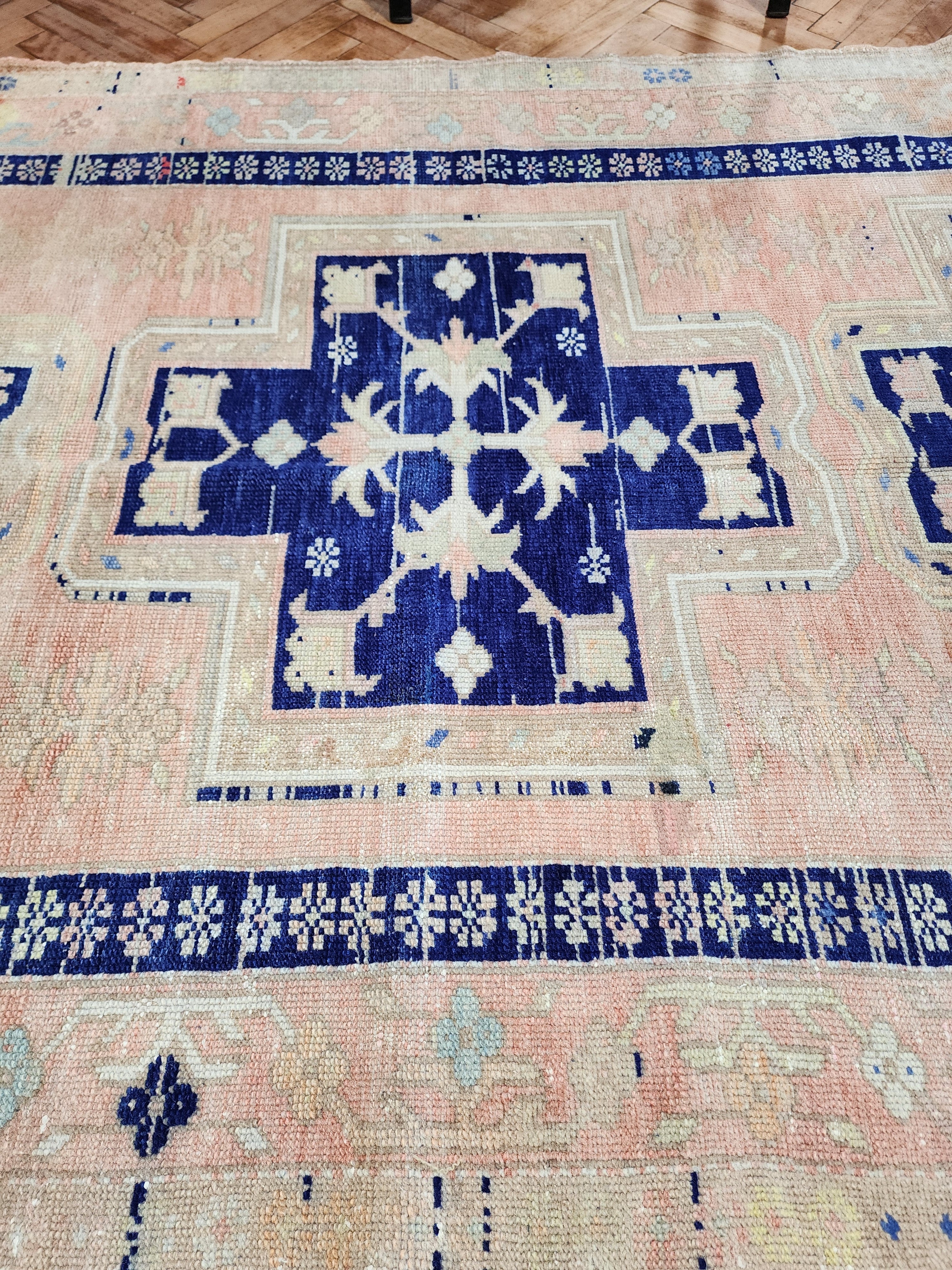 antique Oushak Wool Area Rug — pattern close-up