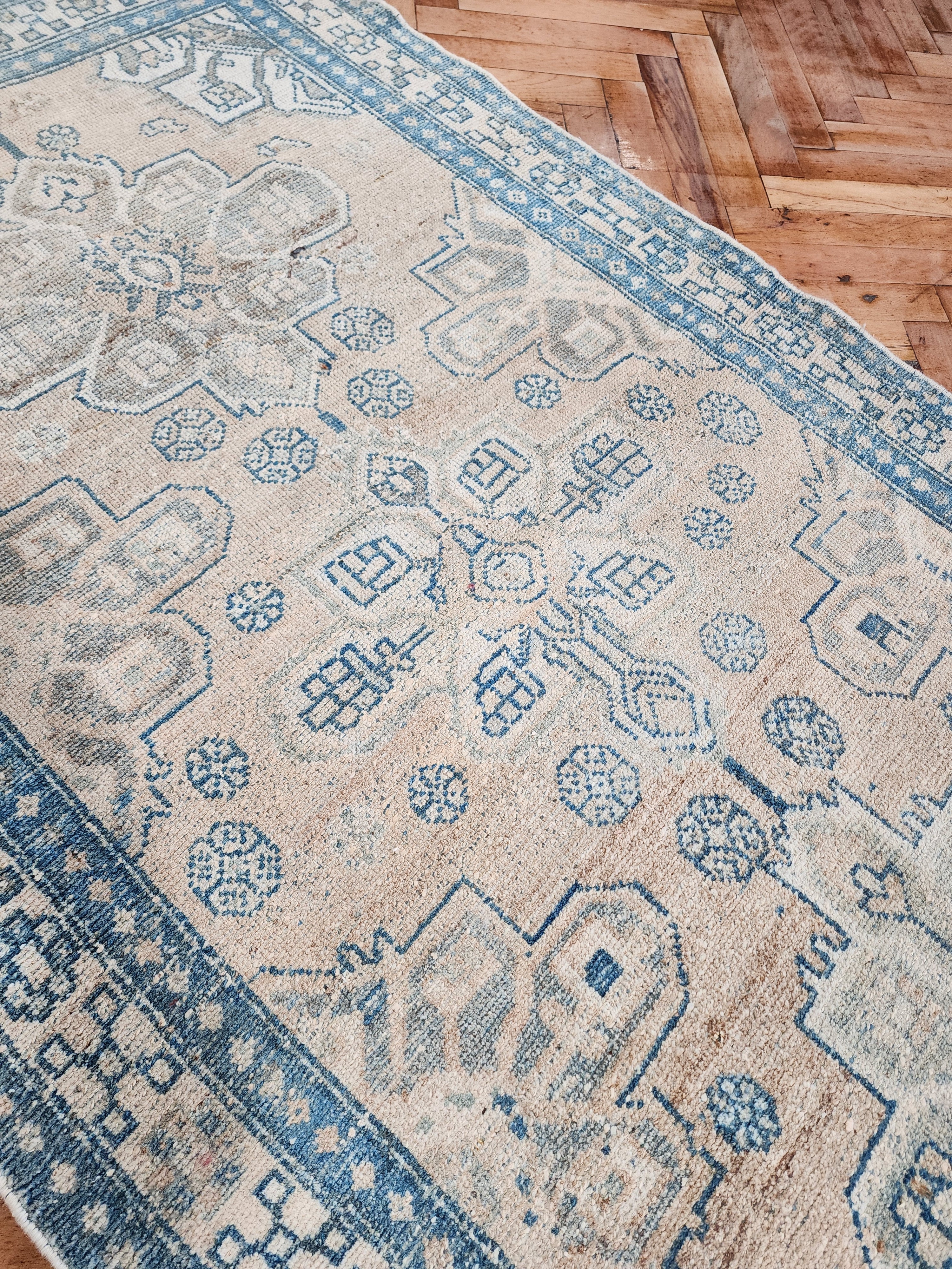 Persian Vintage Rug 5 x 3 ft Beige and Blue Natural Wool Vintage Turkish Rug for Boho Retro Living or Dining Room Decor, Persian Rug, Carpet