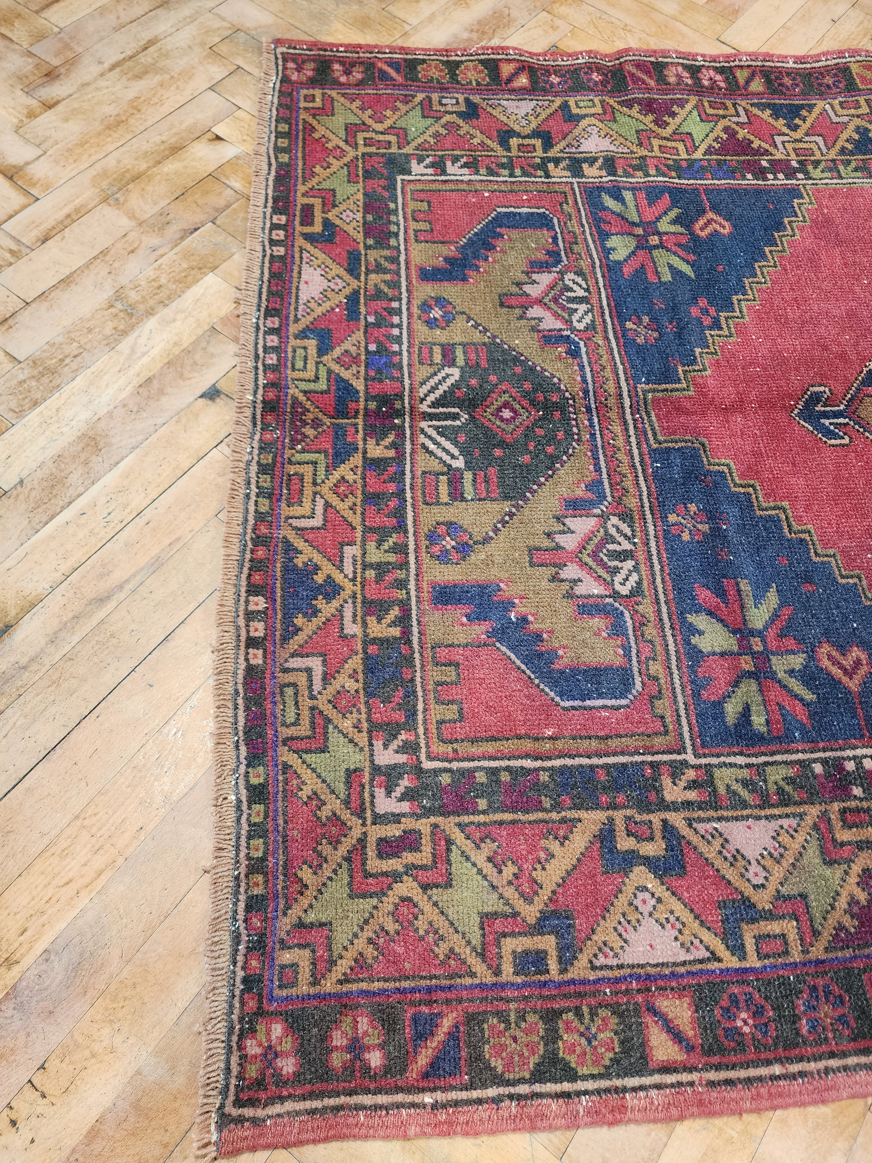 vintage Anatolian Wool Small Rug — pattern close-up
