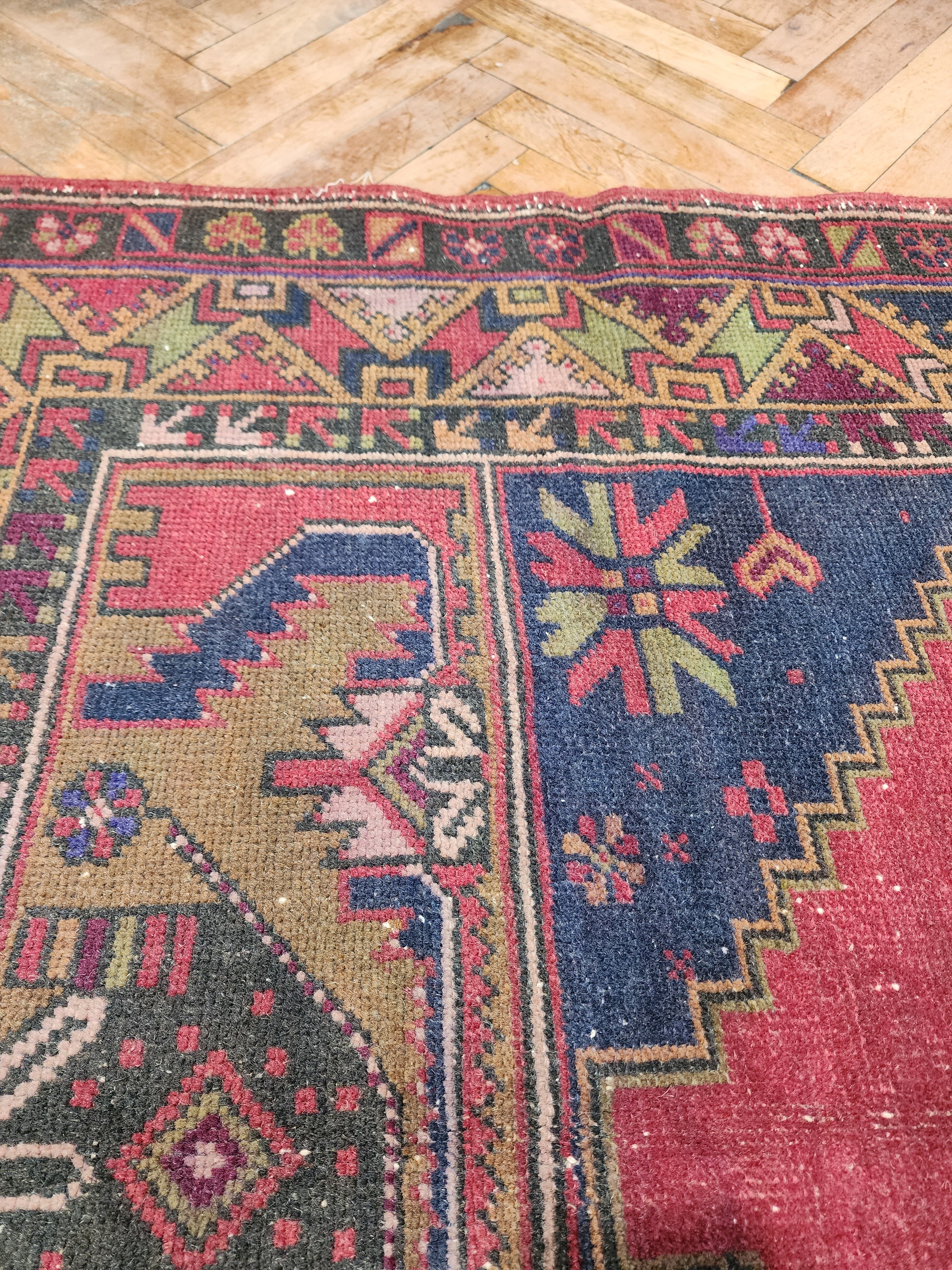 vintage Anatolian Wool Small Rug — corner detail