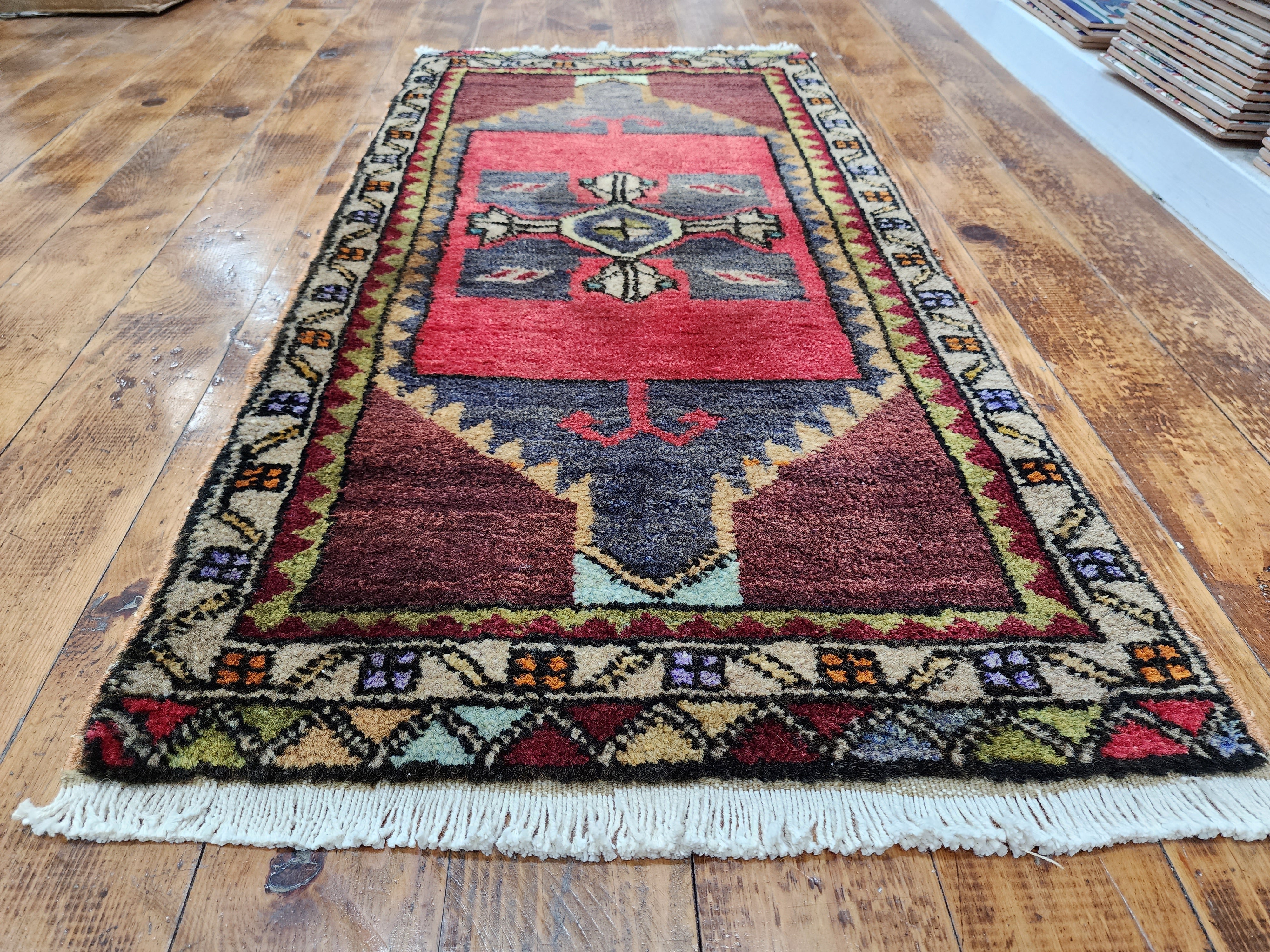 vintage Anatolian Small Rug — colour close-up