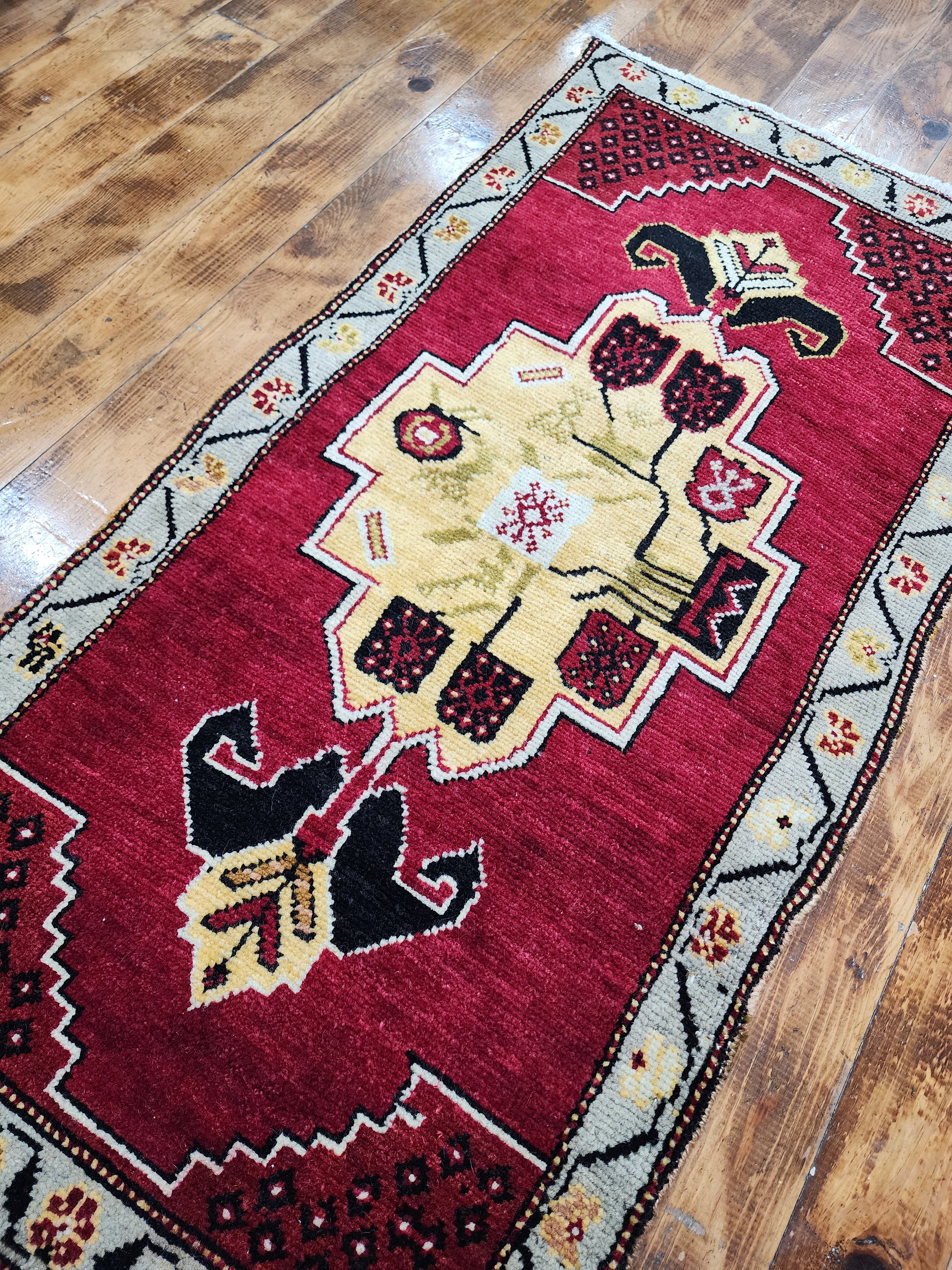 vintage Anatolian Small Rug — pattern close-up