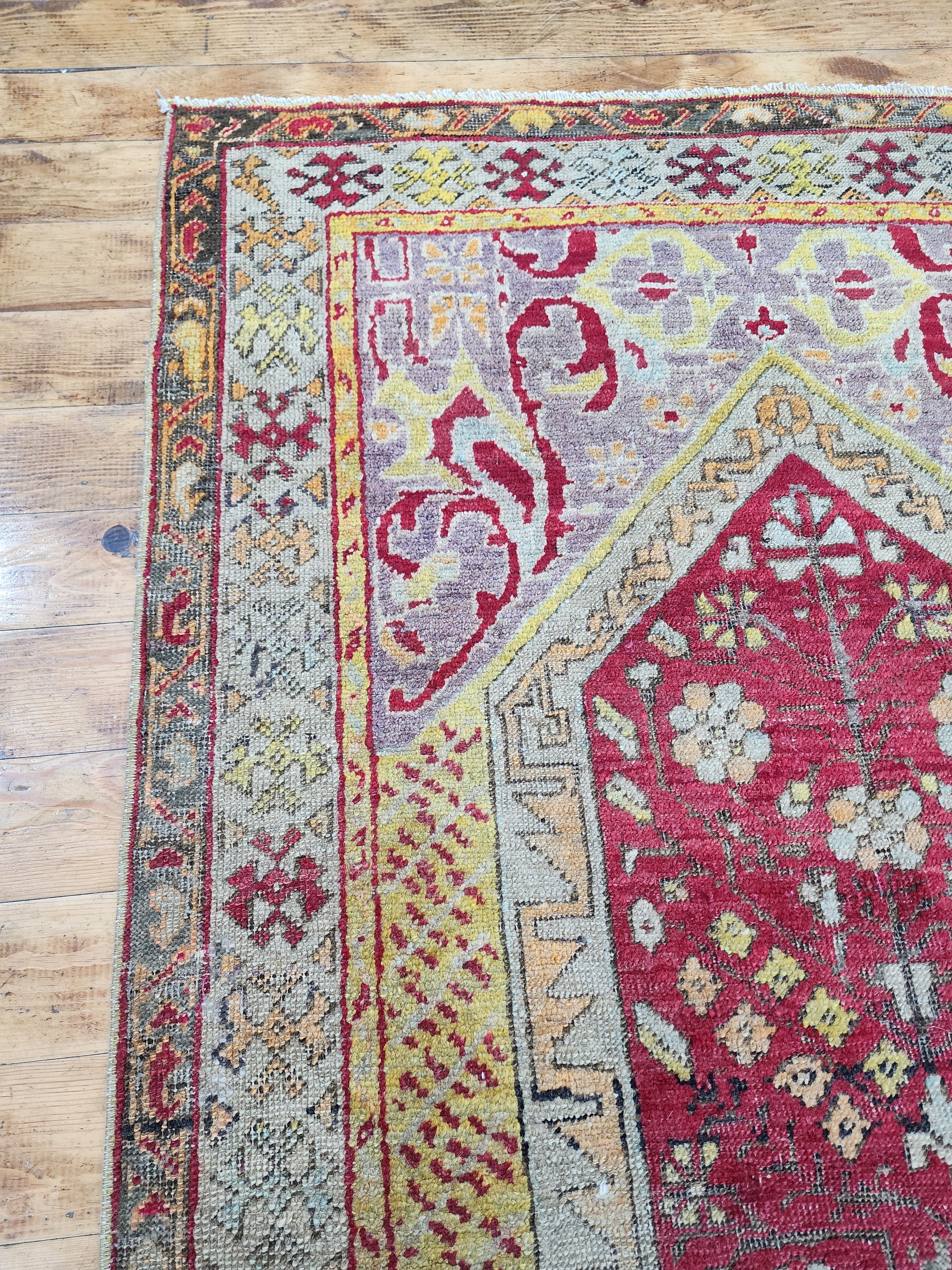 antique Sivas Small Rug — corner detail