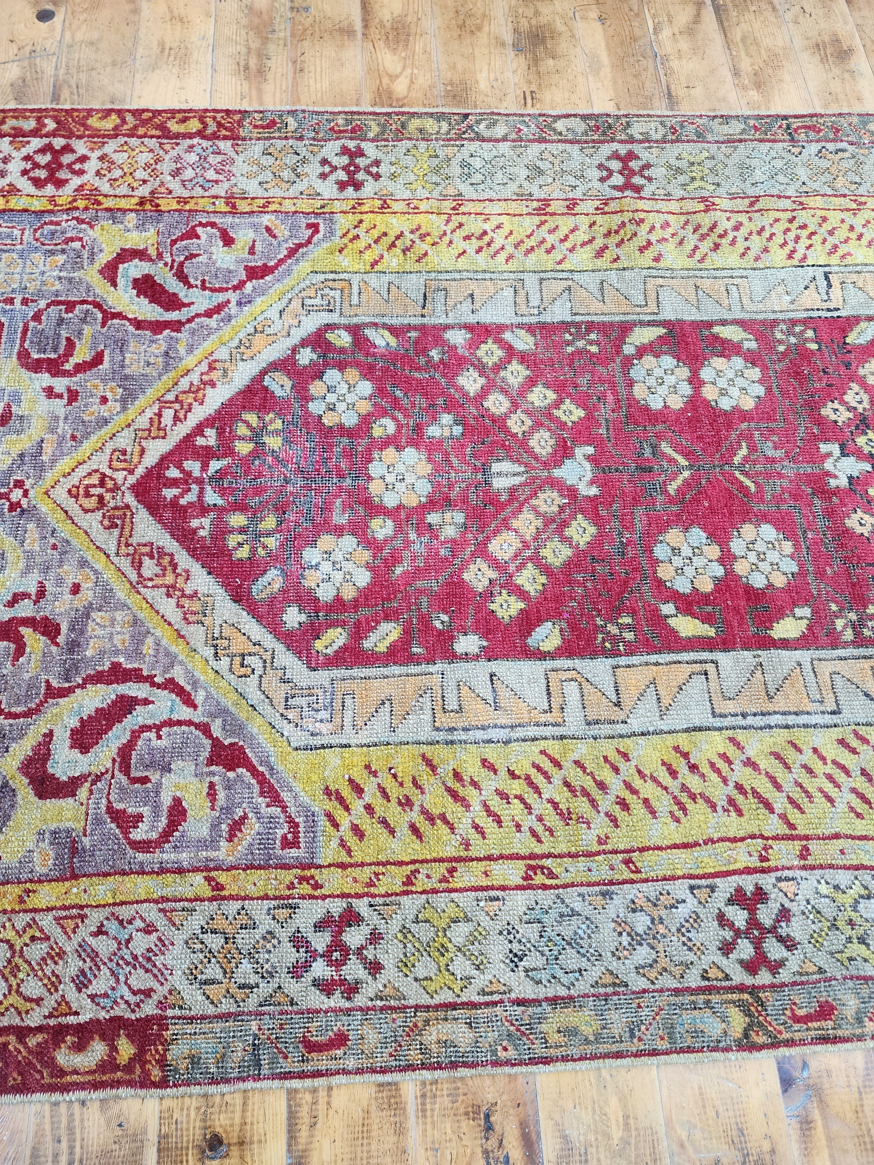 antique Sivas Small Rug — colour close-up