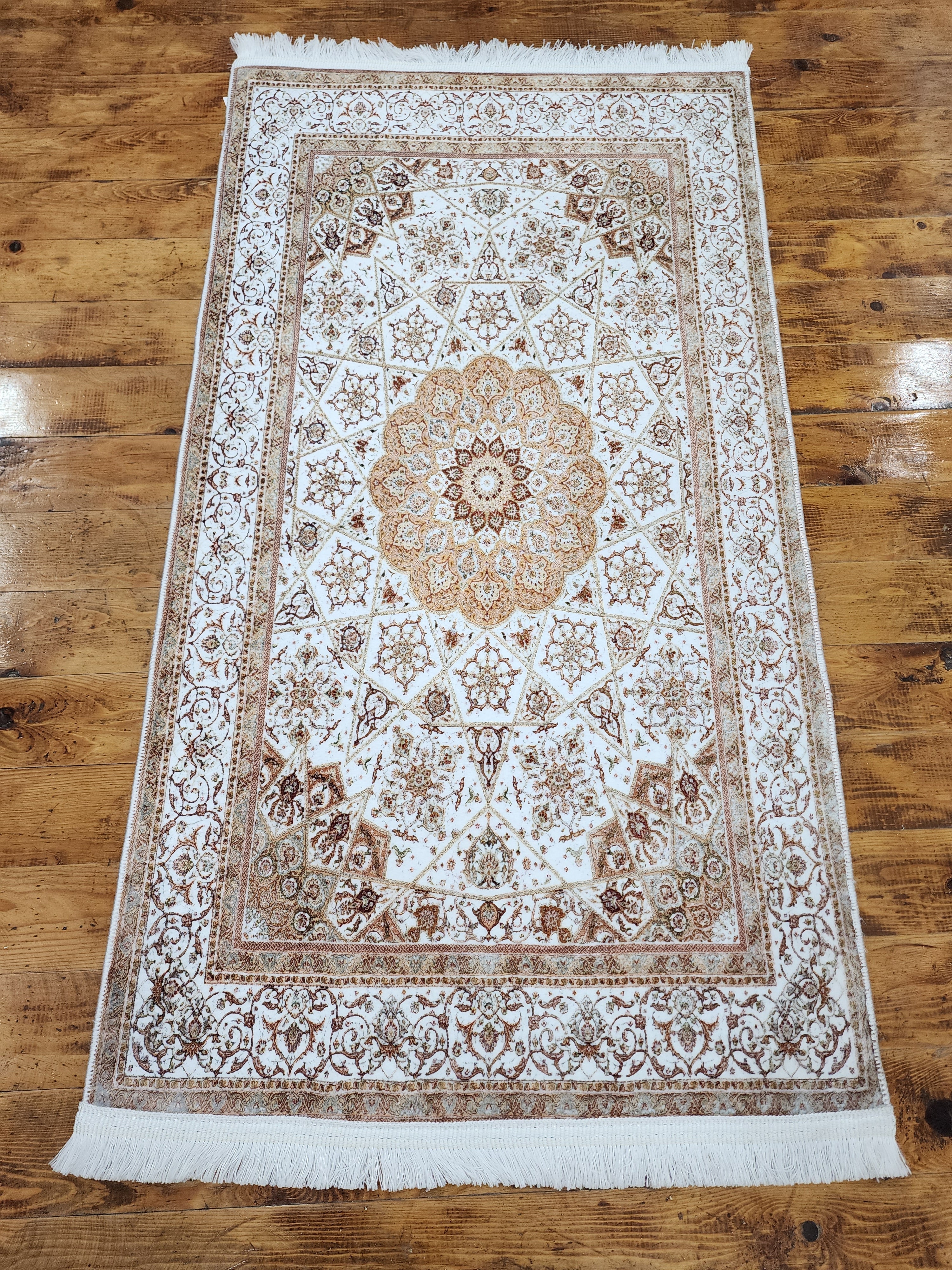 TURKISH BAMBOO SILK RUG, PERSIAN STYLE ORIENTAL VISCOSE SILK FLOOR RUG FOR HALL ENTRY LIVING ROOM OR BEDROOM 2 FT X 3 FT