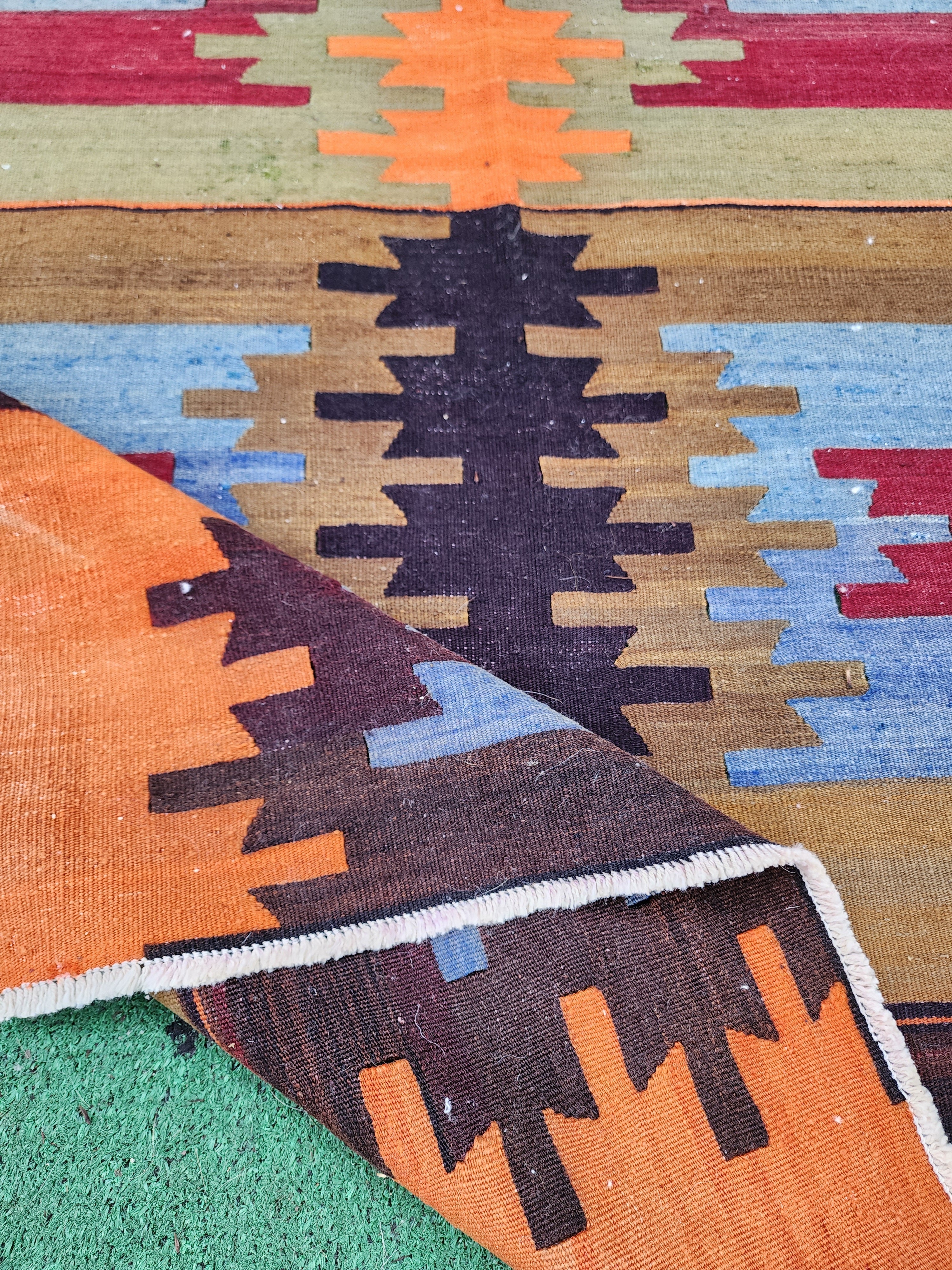 vintage Anatolian Wool Small Rug — corner detail