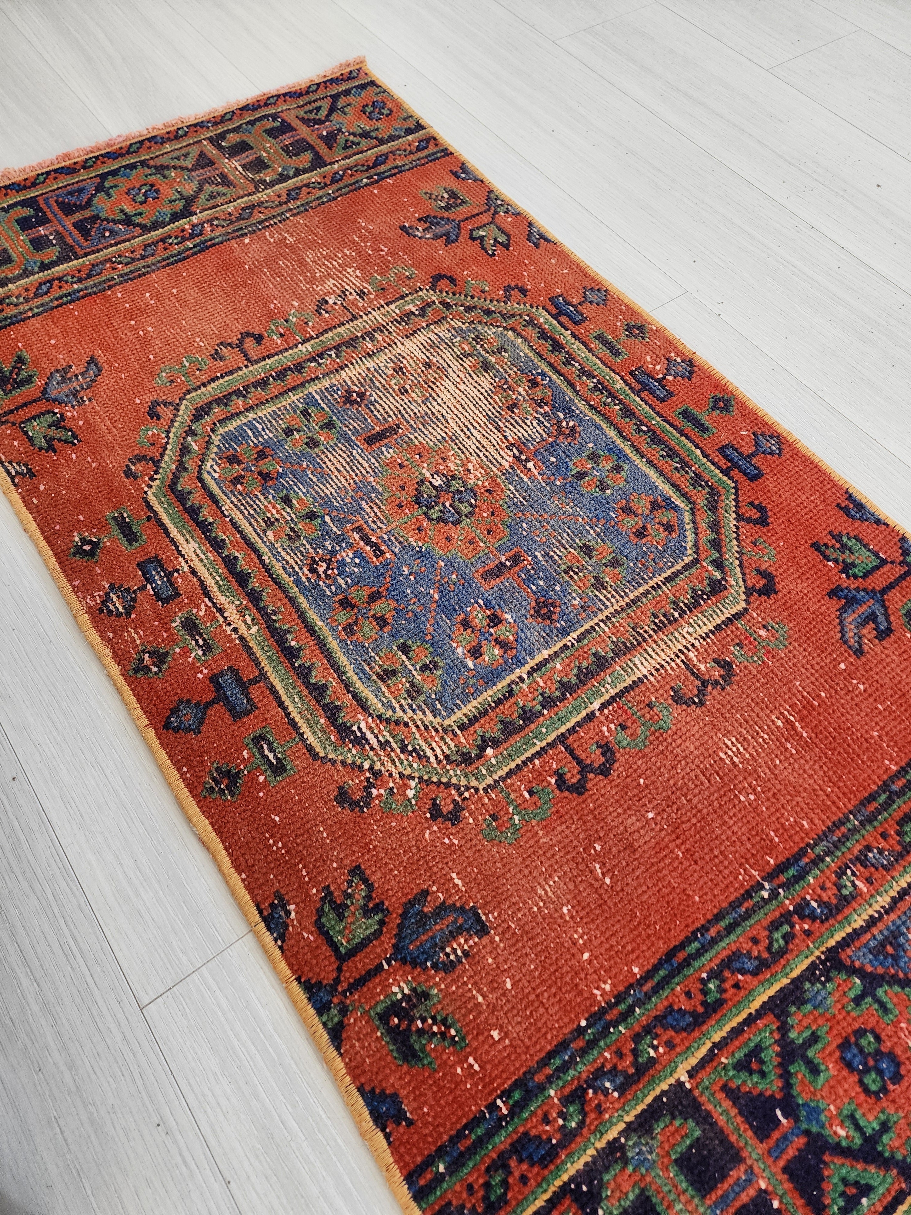 antique Oushak Small Rug — detail texture