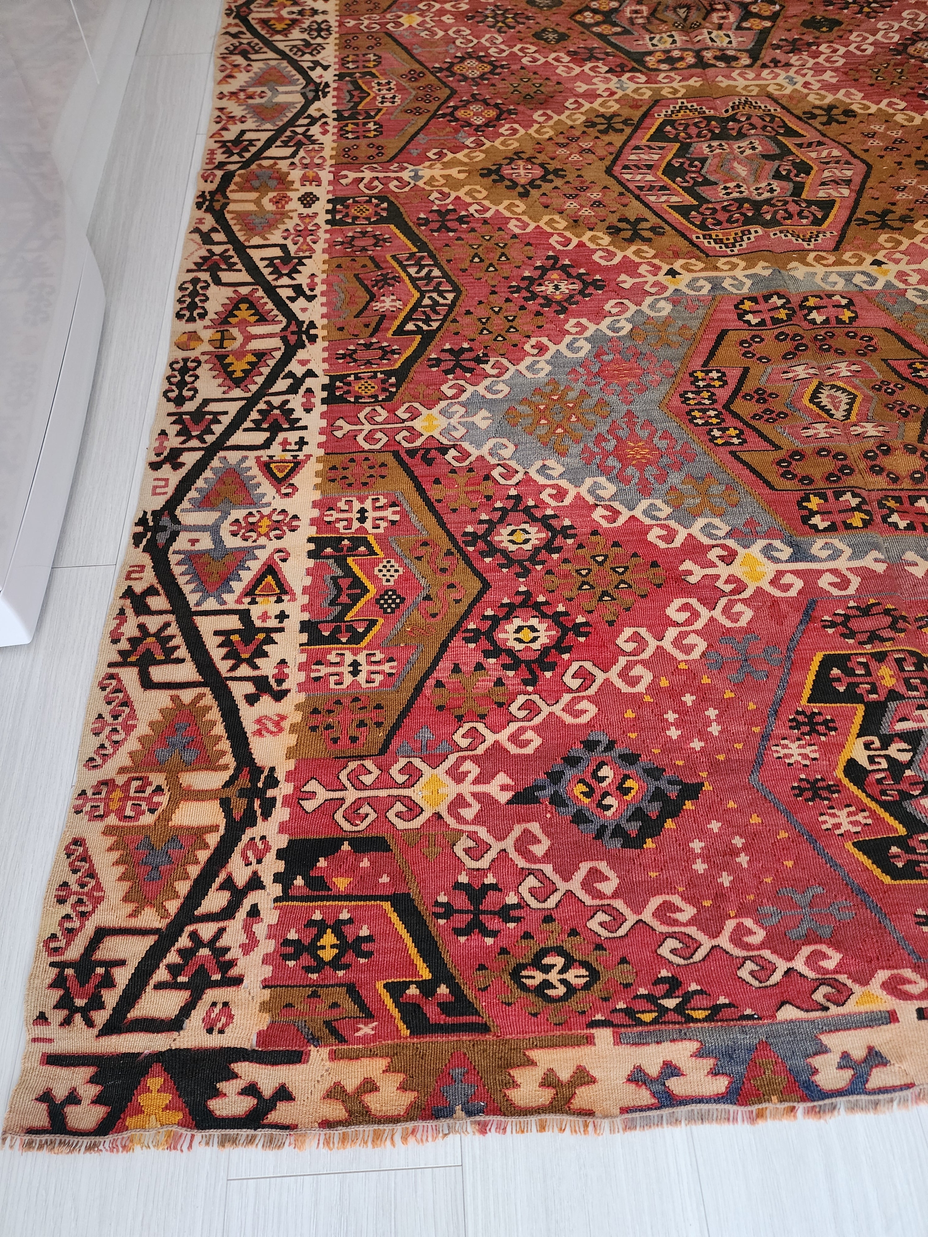 antique Sivas Wool Large Area Rug — pattern close-up