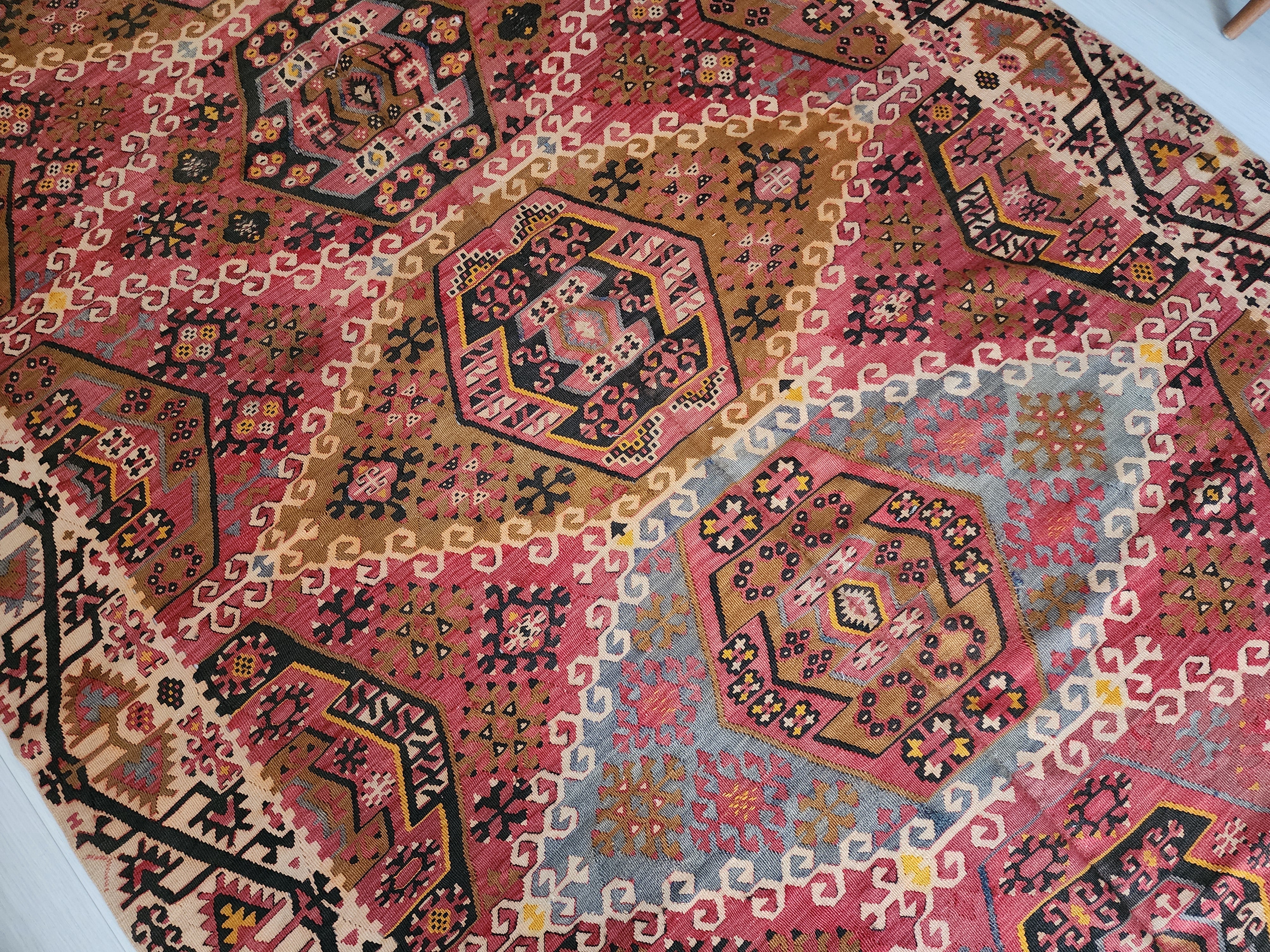 antique Sivas Wool Large Area Rug — corner detail