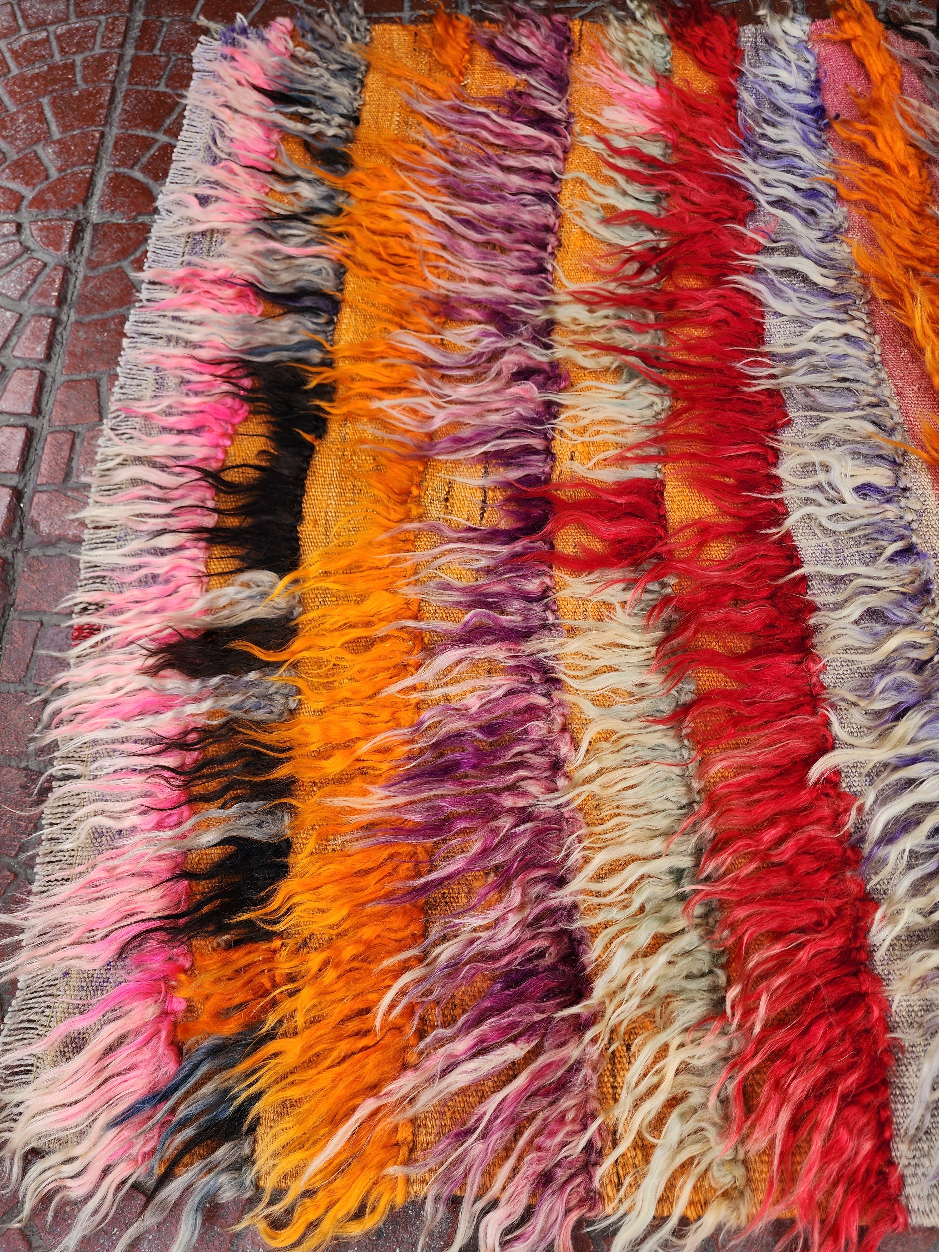vintage Anatolian Wool Small Rug — pattern close-up
