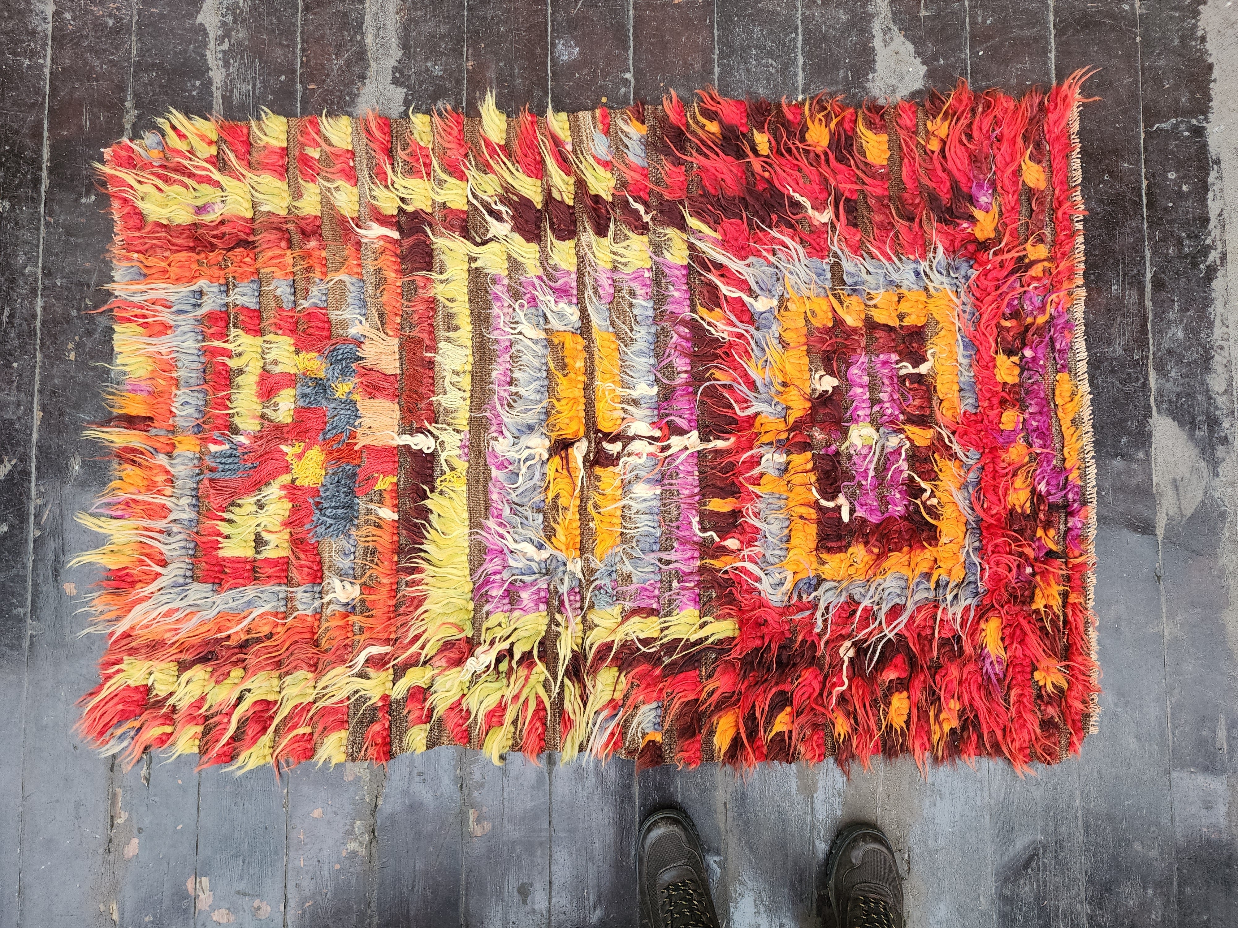 vintage Anatolian Wool Small Rug — colour close-up