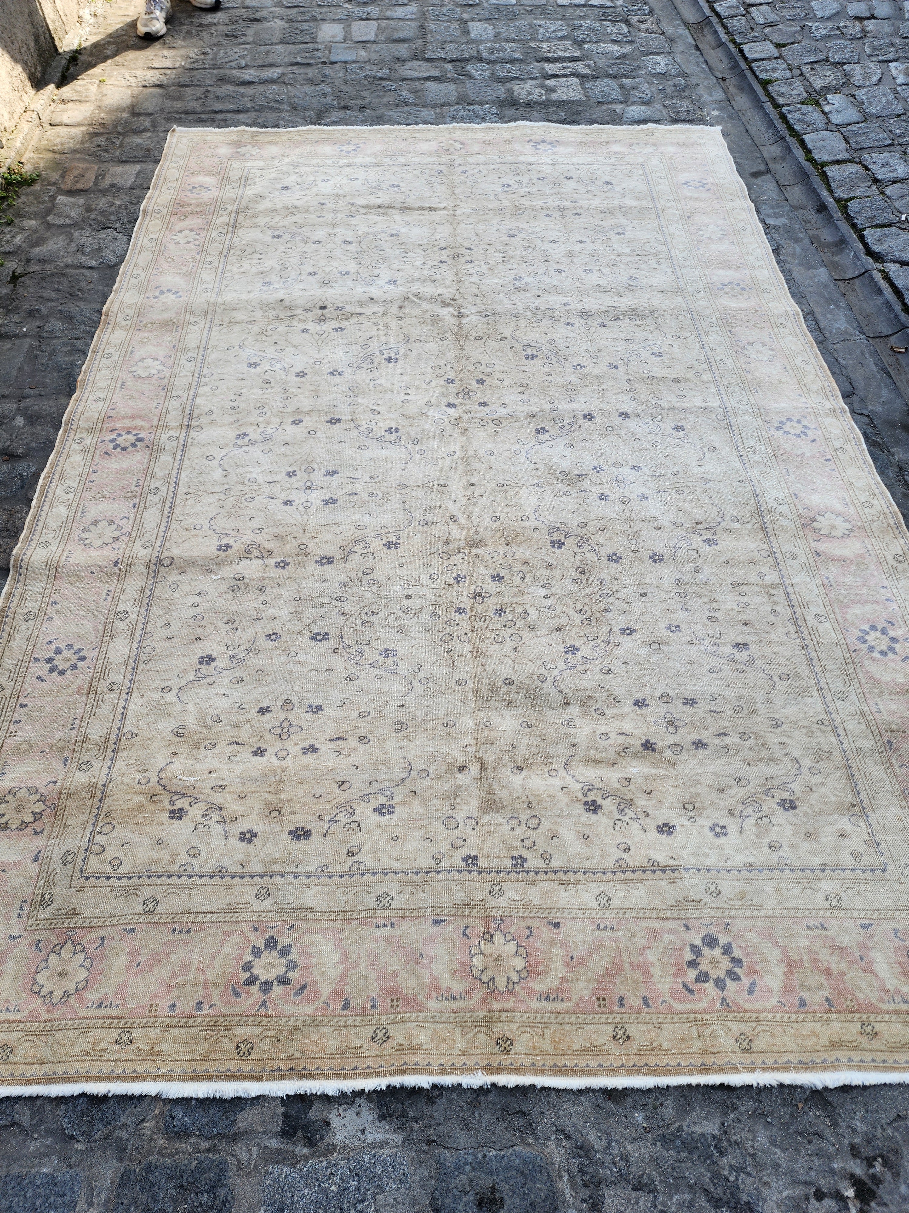 antique Oushak Wool Area Rug — detail texture