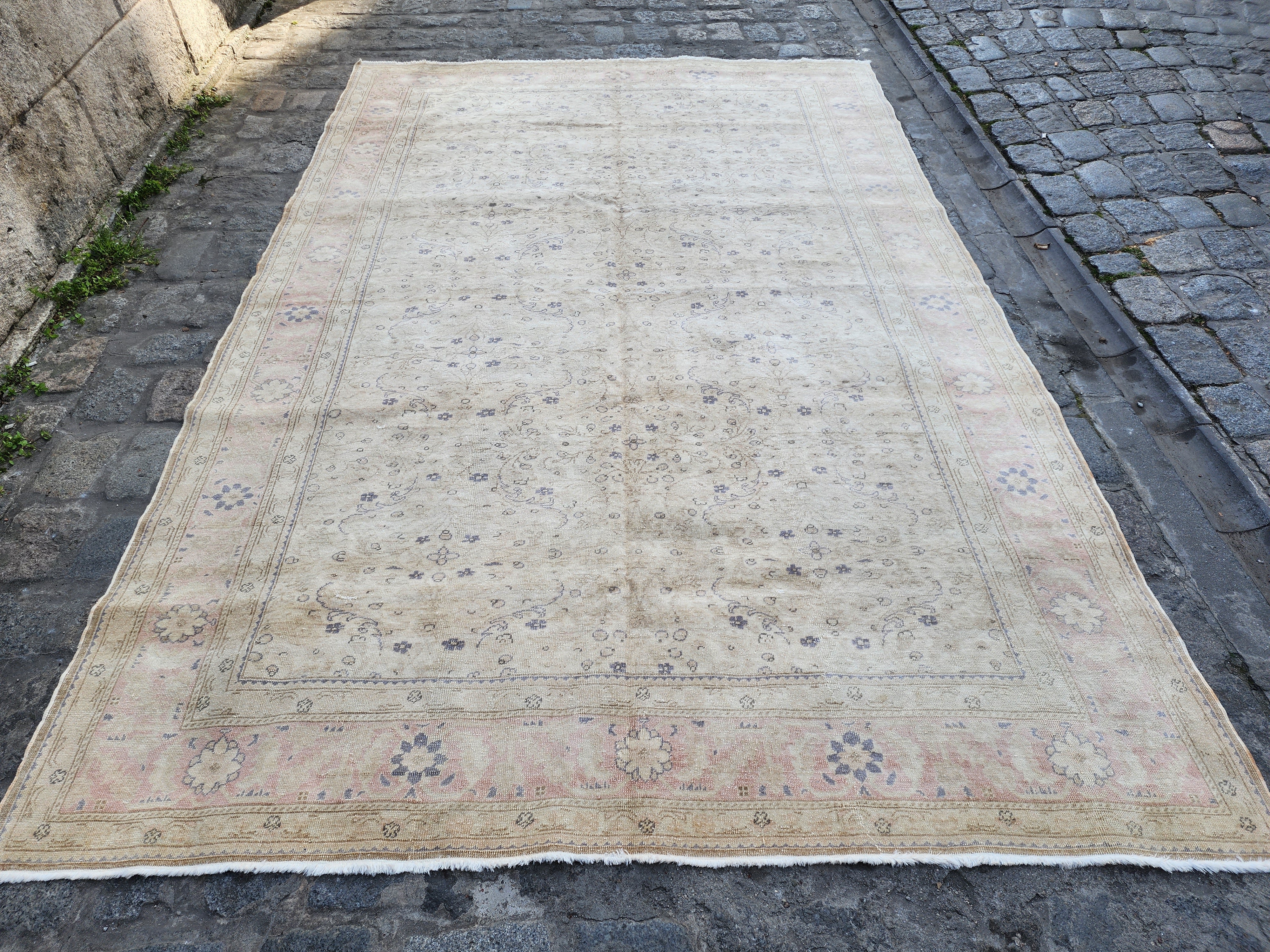 antique Oushak Wool Area Rug — pattern close-up