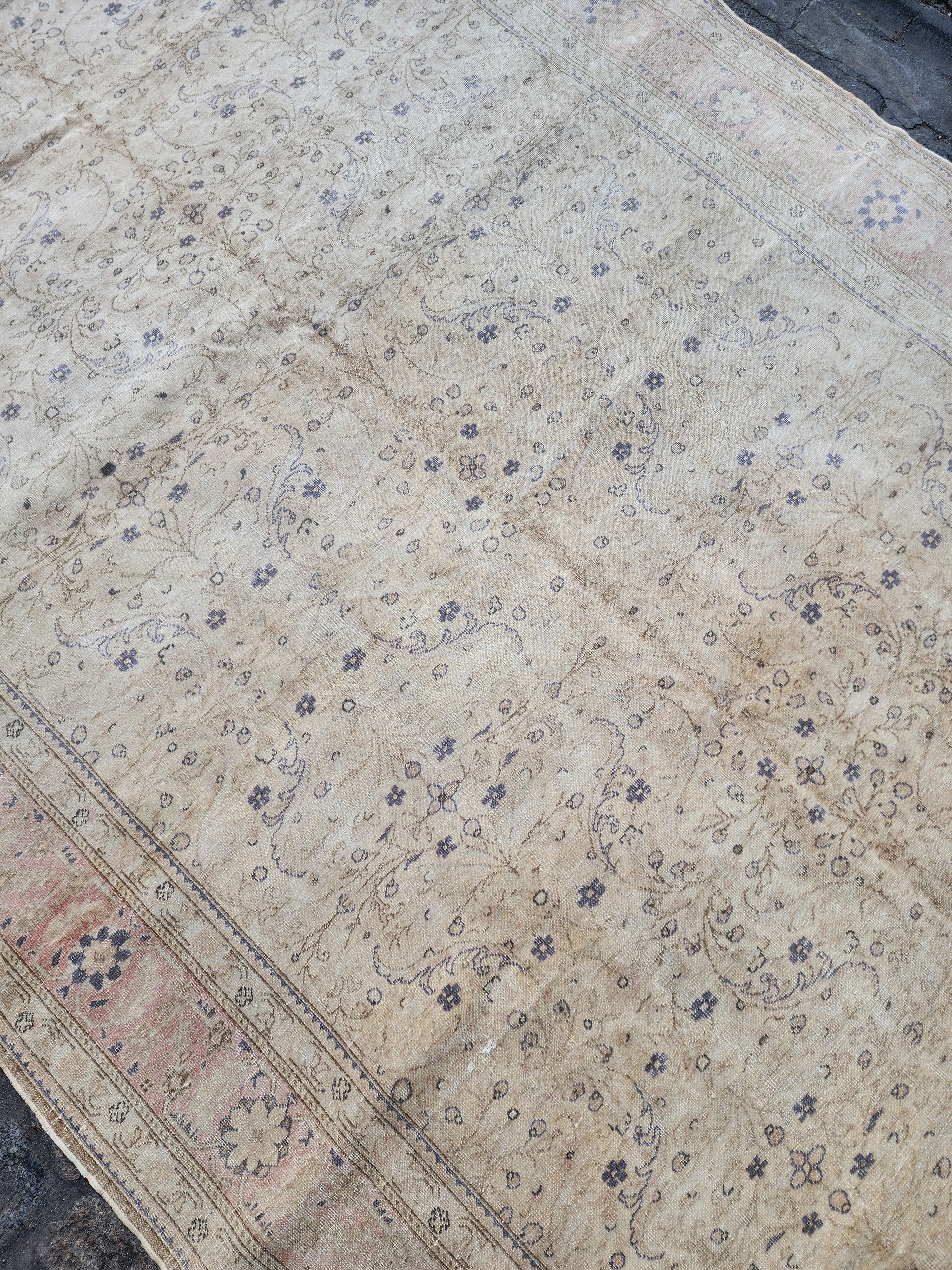 antique Oushak Wool Area Rug — corner detail