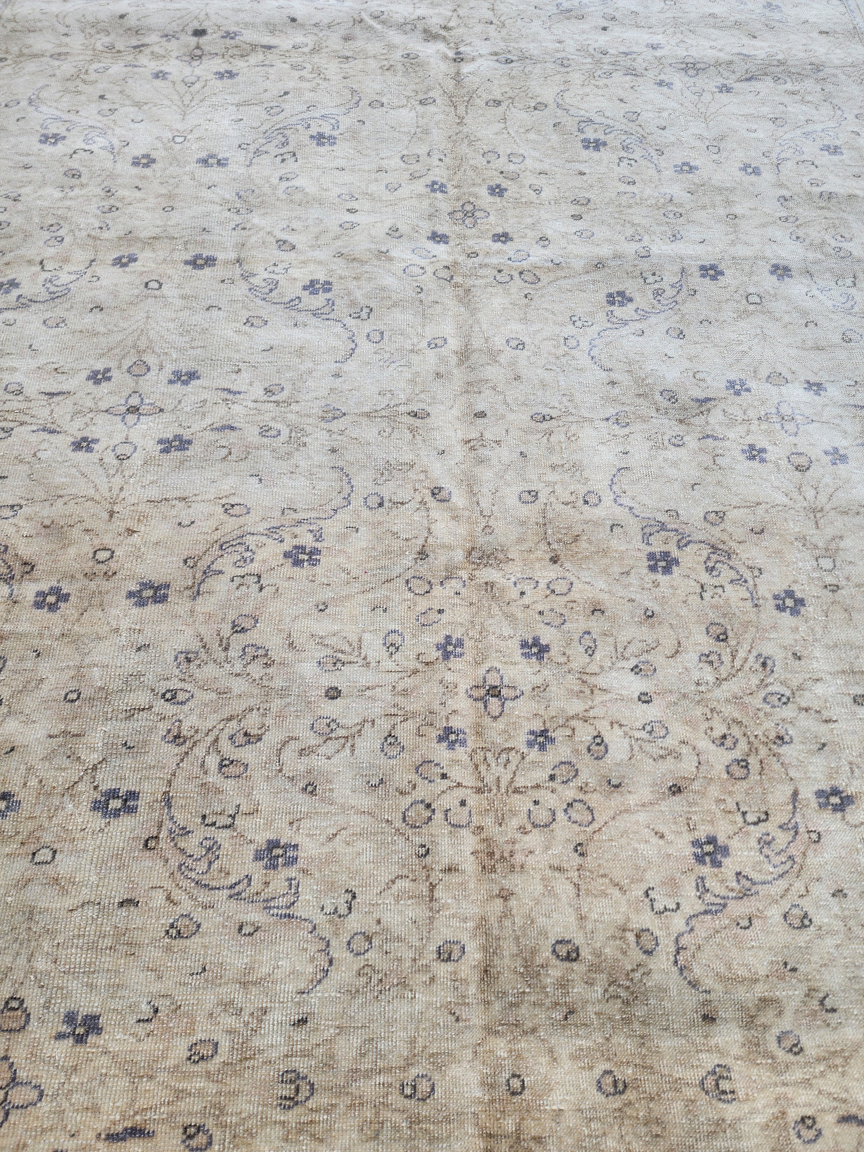 antique Oushak Wool Area Rug — edge weave