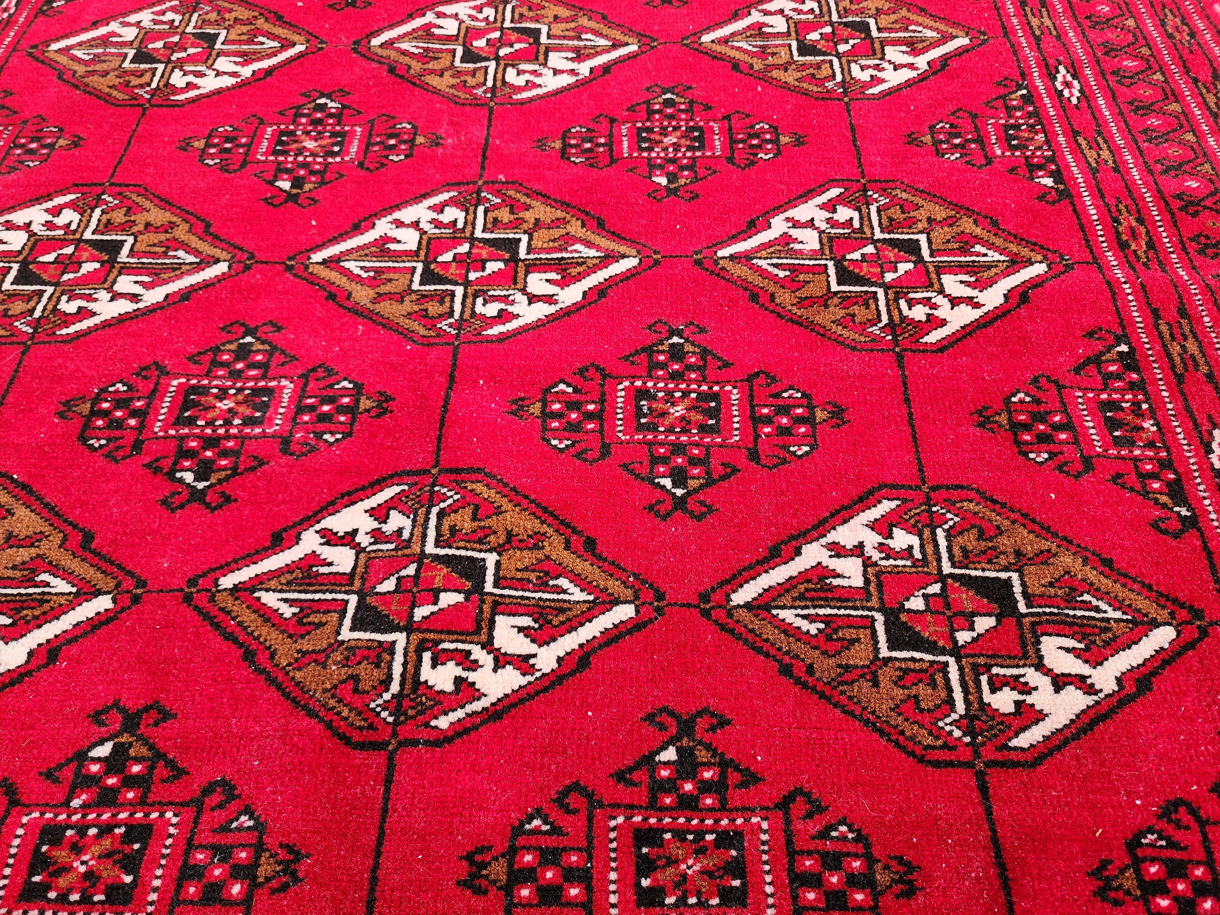 vintage Turkish Wool Area Rug — corner detail