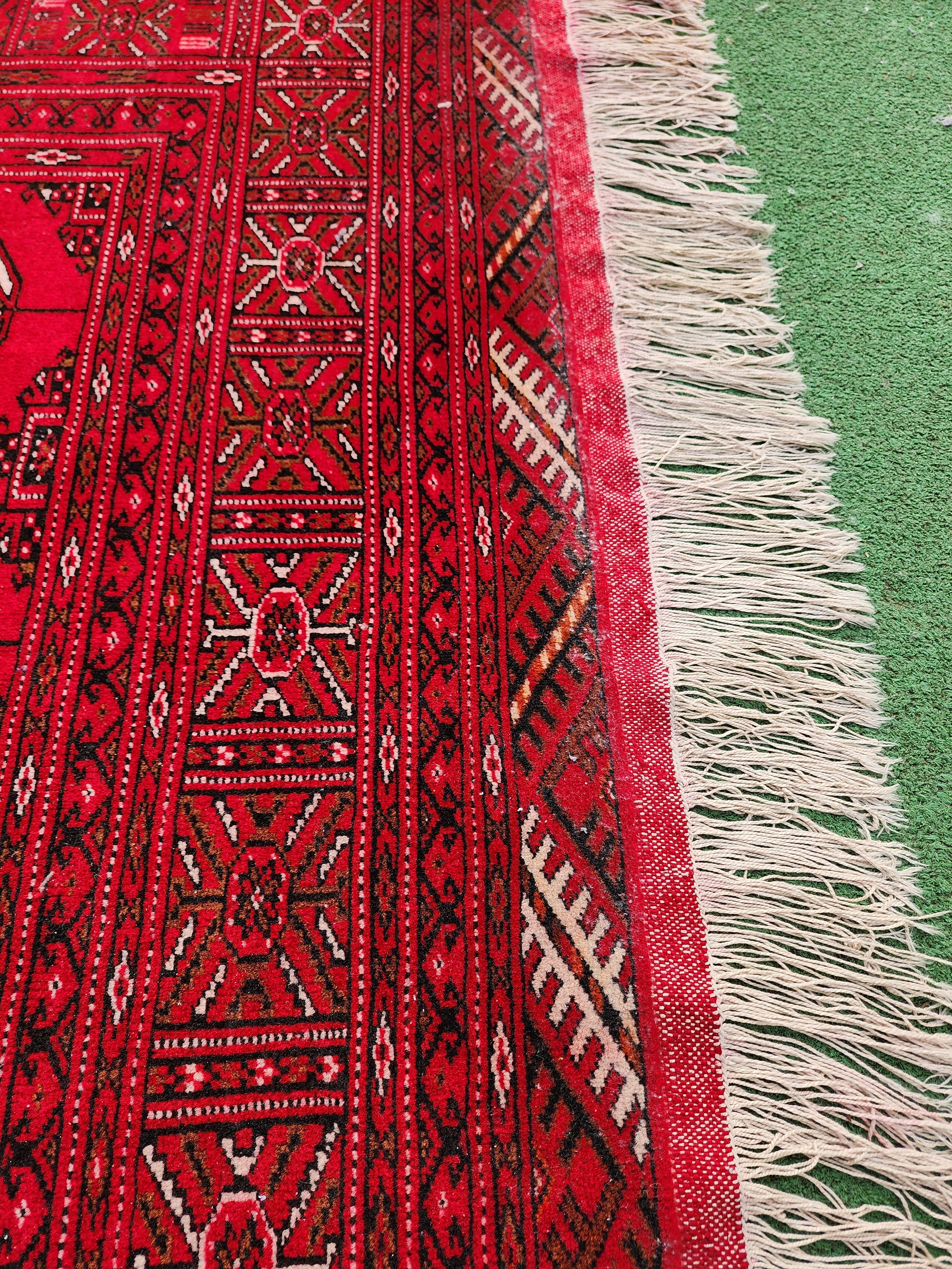 vintage Turkish Wool Area Rug — edge weave