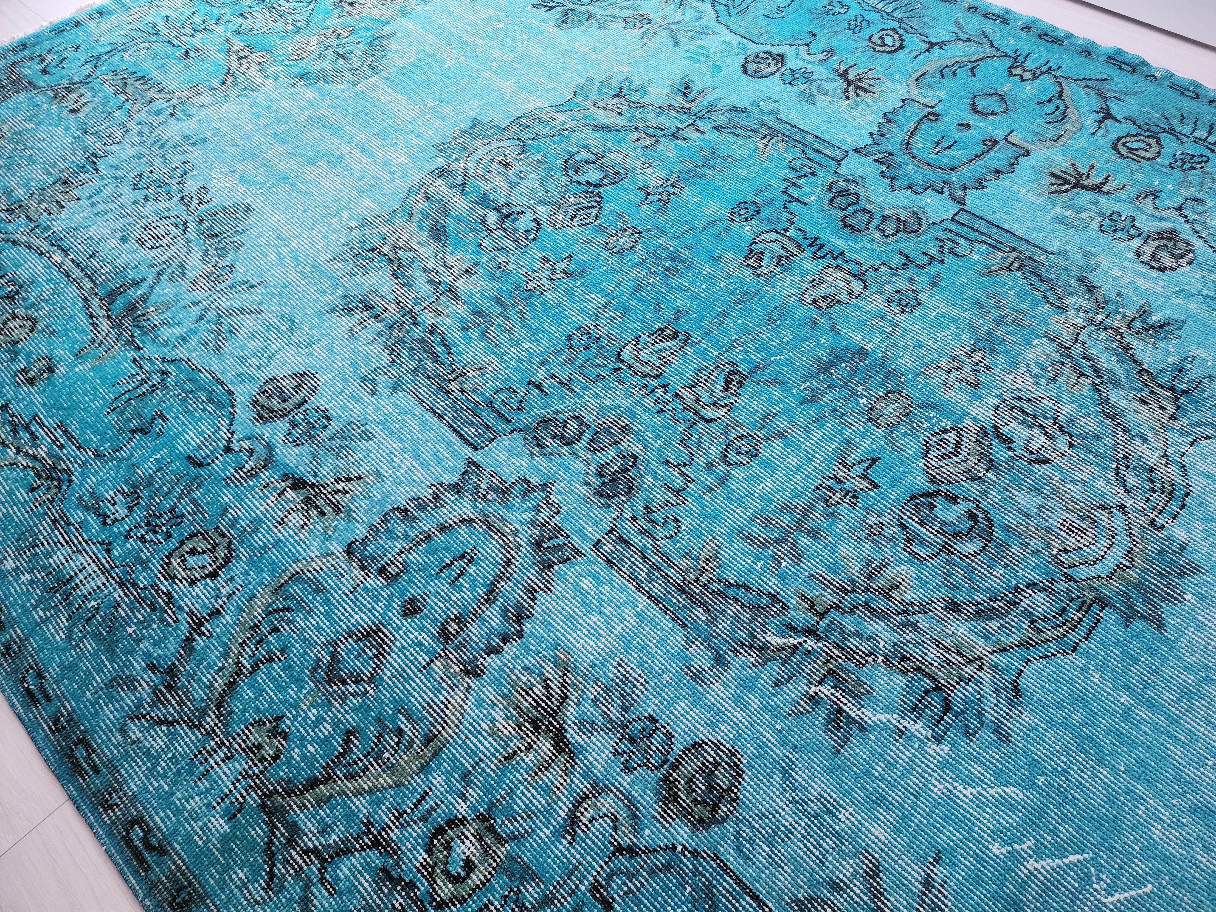 antique Anatolian Wool Area Rug — colour close-up