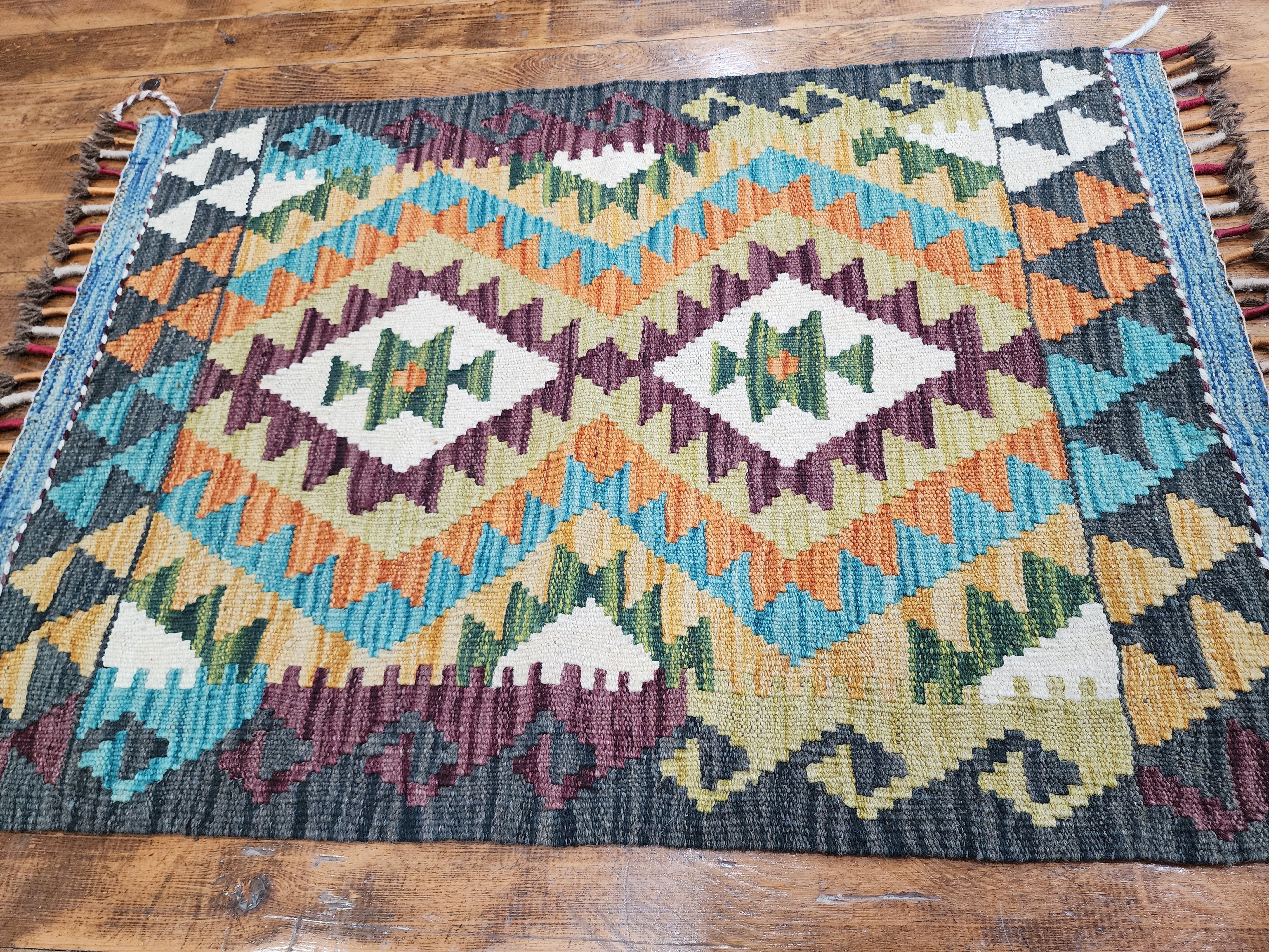 vintage Anatolian Wool Small Rug — corner detail