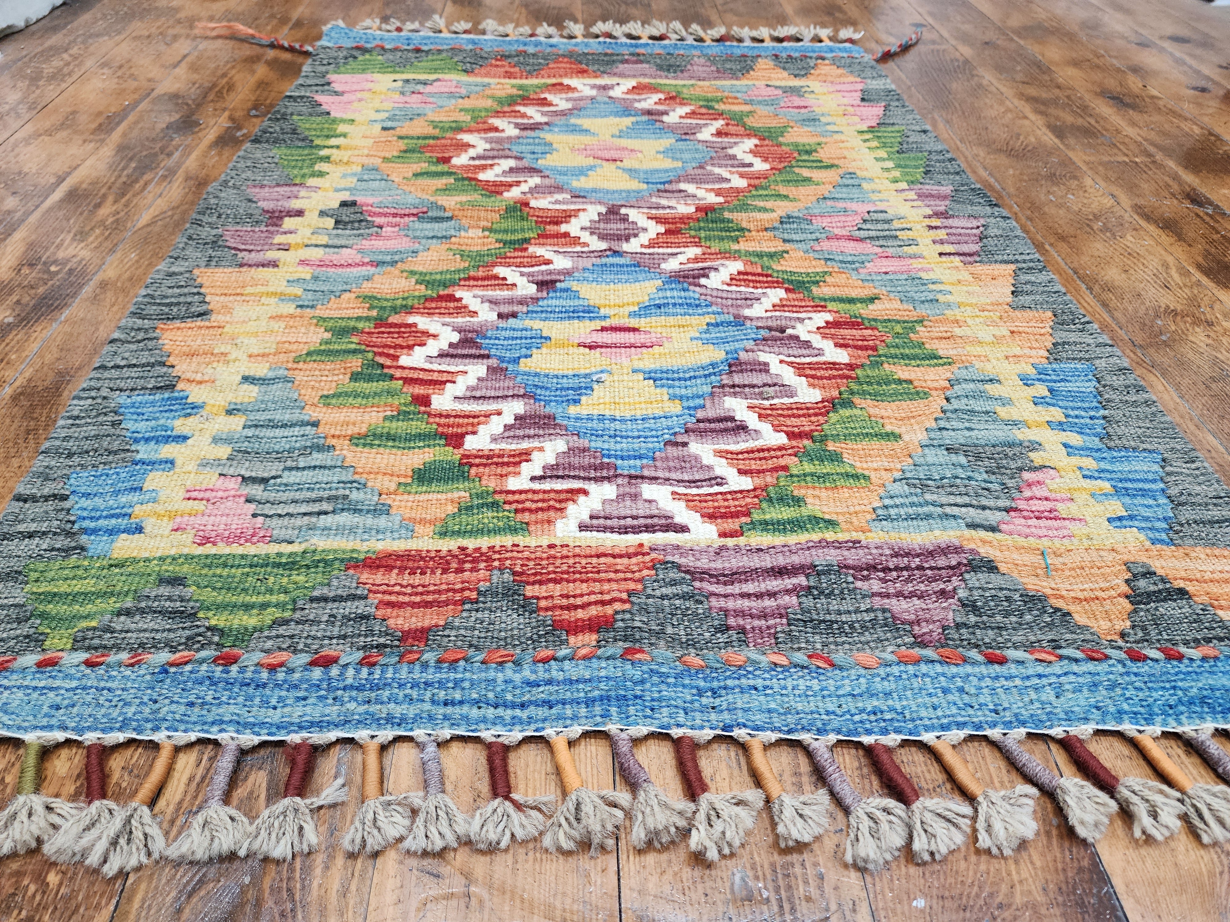 vintage Afghan Wool Small Rug — corner detail