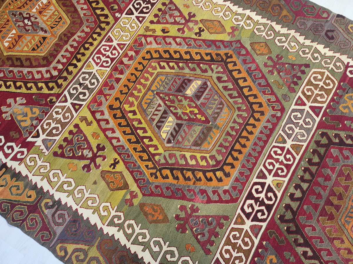 Antique Hotamış kilim rug in red and green, 5'2" x 10'9", photo 5