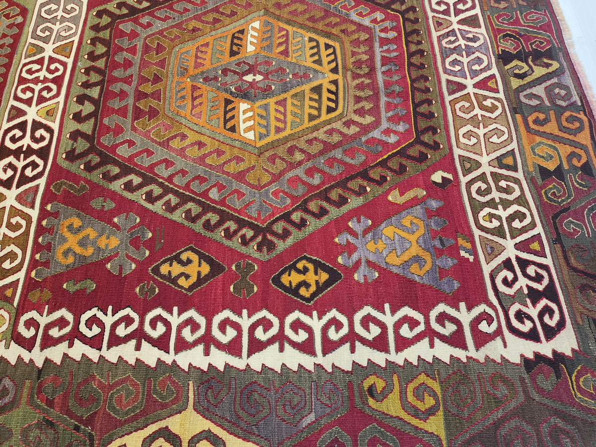 Antique Hotamış kilim rug in red and green, 5'2" x 10'9", photo 6