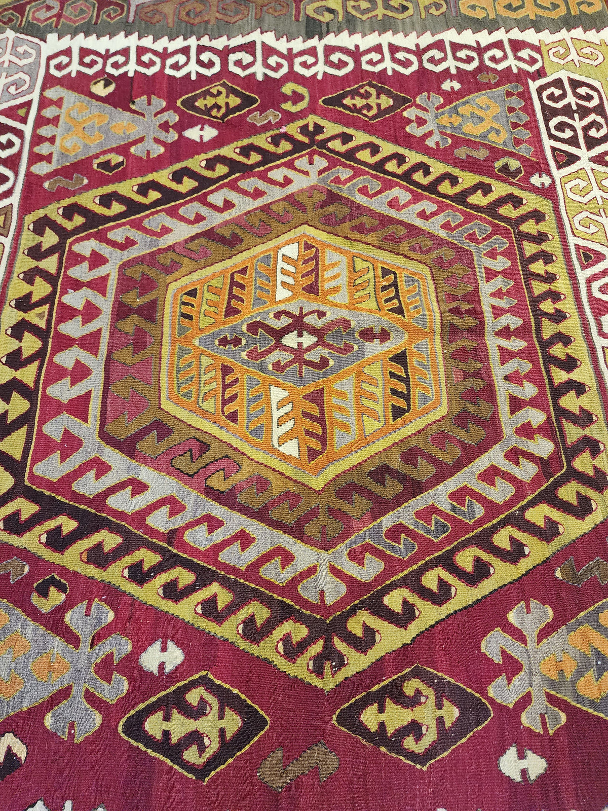 Antique Hotamış kilim rug in red and green, 5'2" x 10'9", photo 7