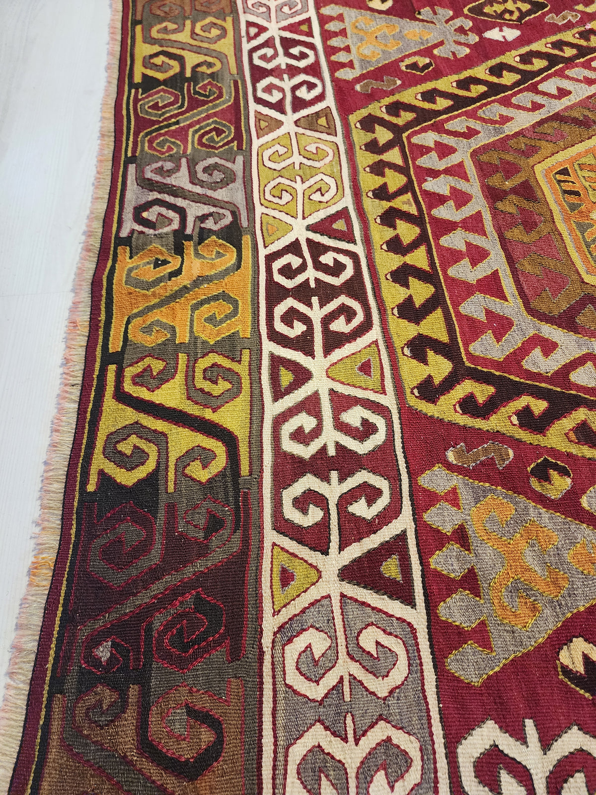 Antique Hotamış kilim rug in red and green, 5'2" x 10'9", photo 8