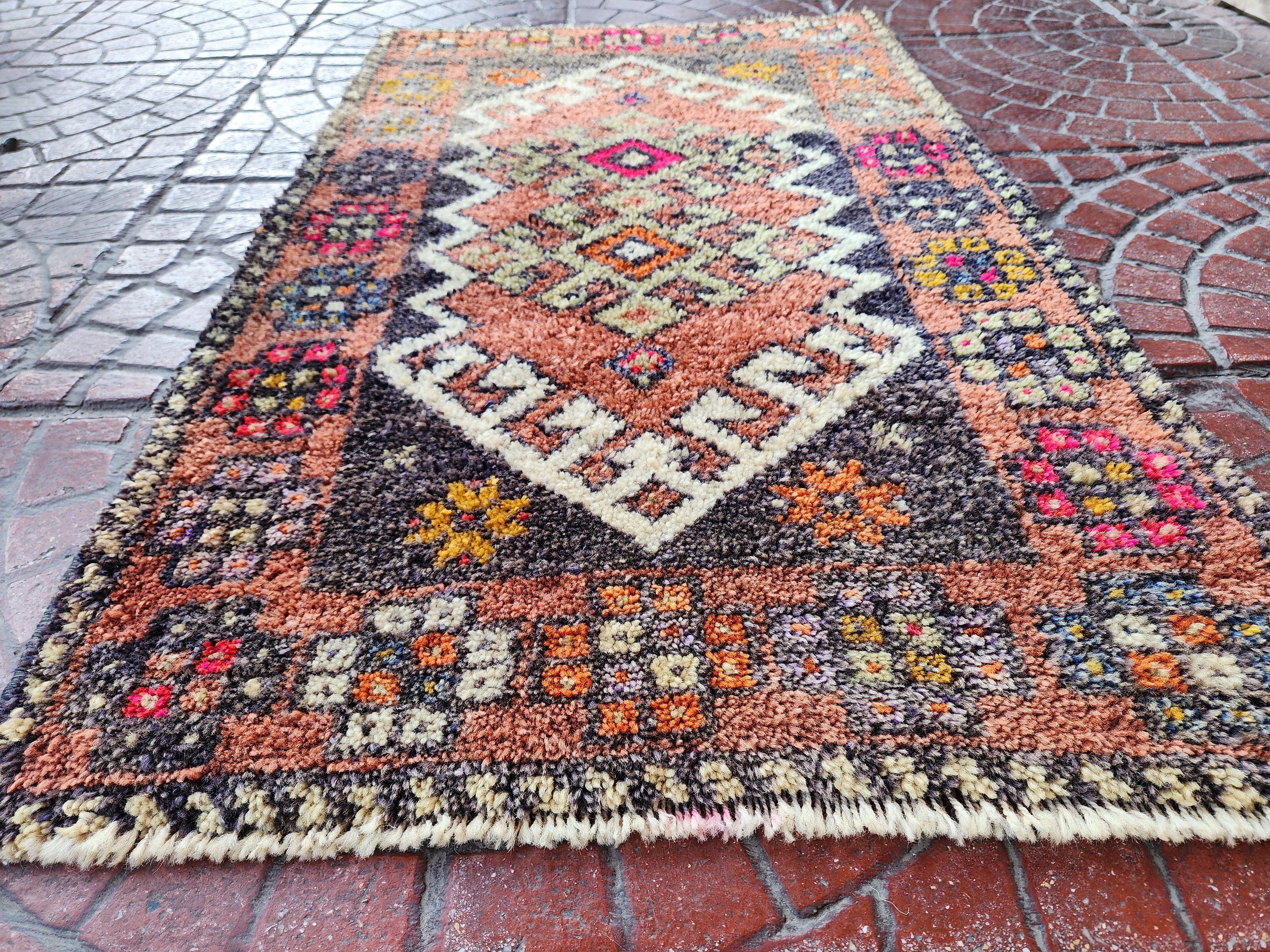 antique Anatolian Wool Small Rug — border pattern