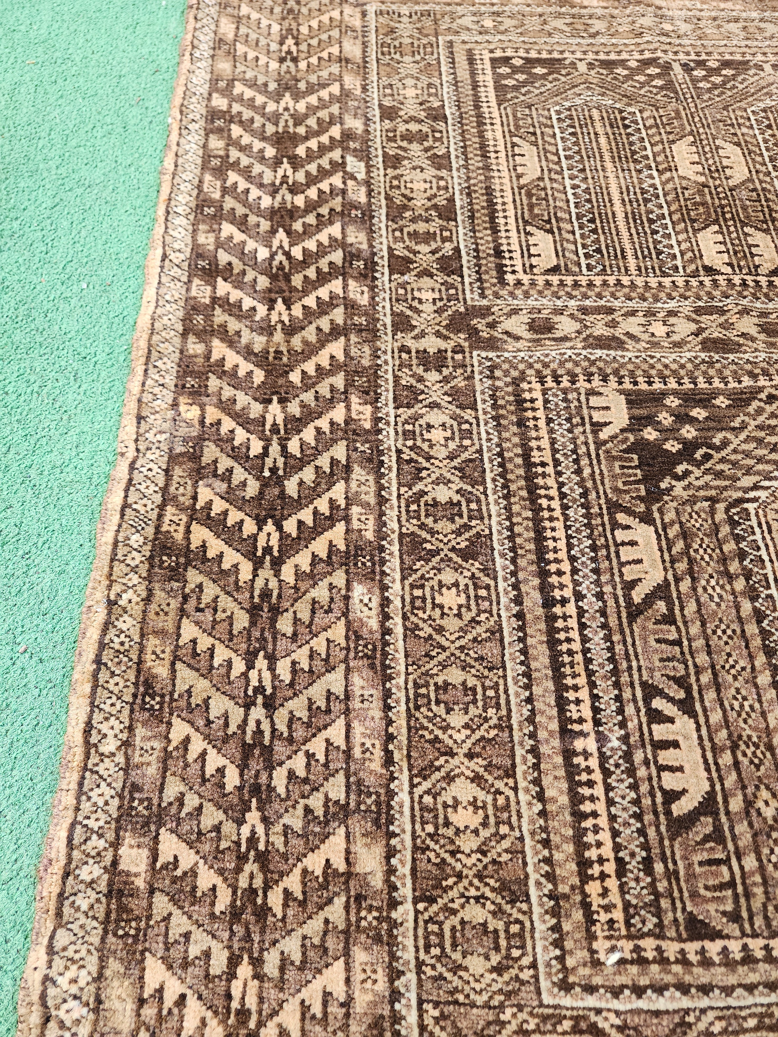 Joli tapis ancien turkmène baloutche 2'11''x3'8''