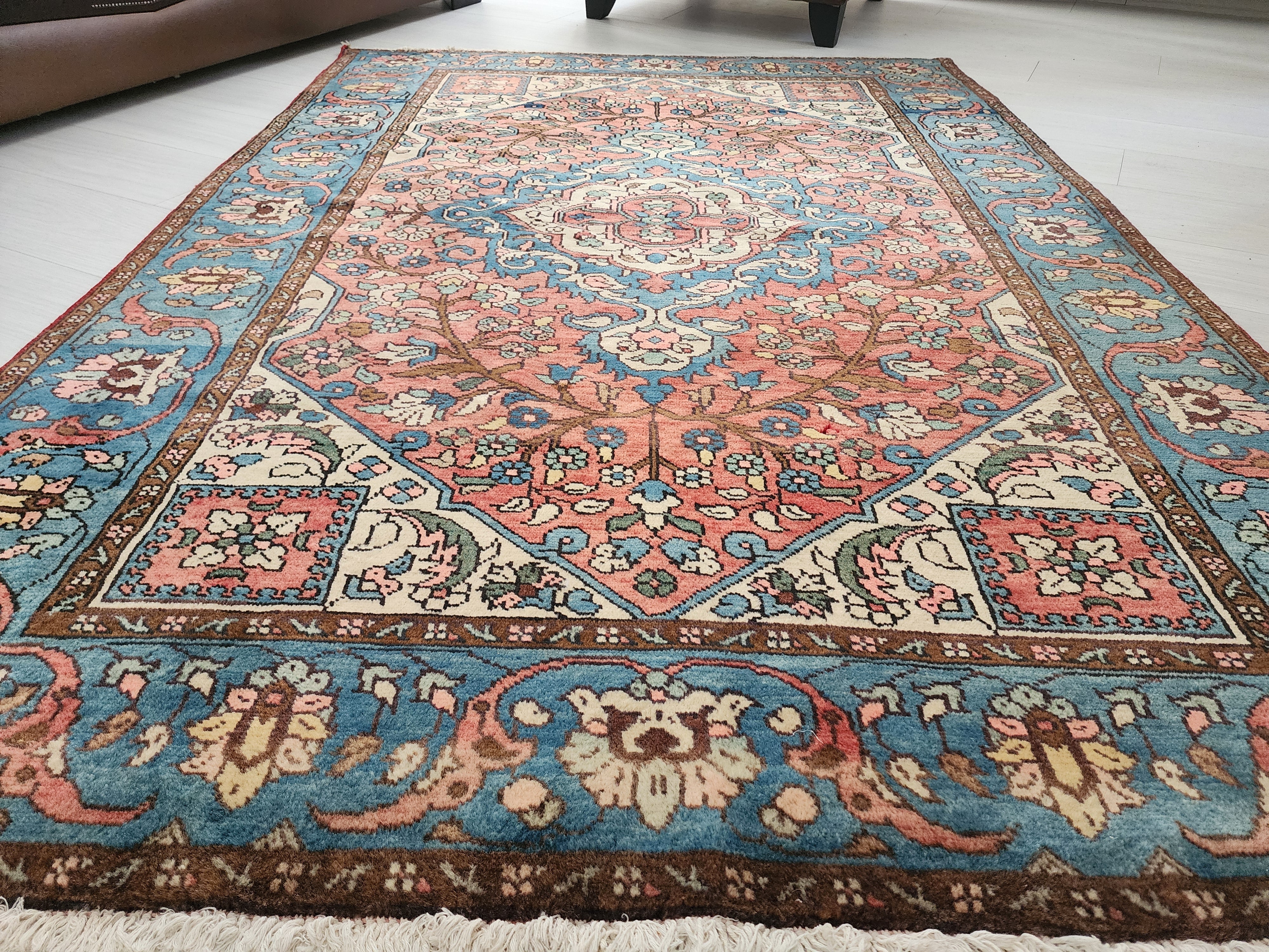 antique Anatolian Wool Area Rug — border pattern