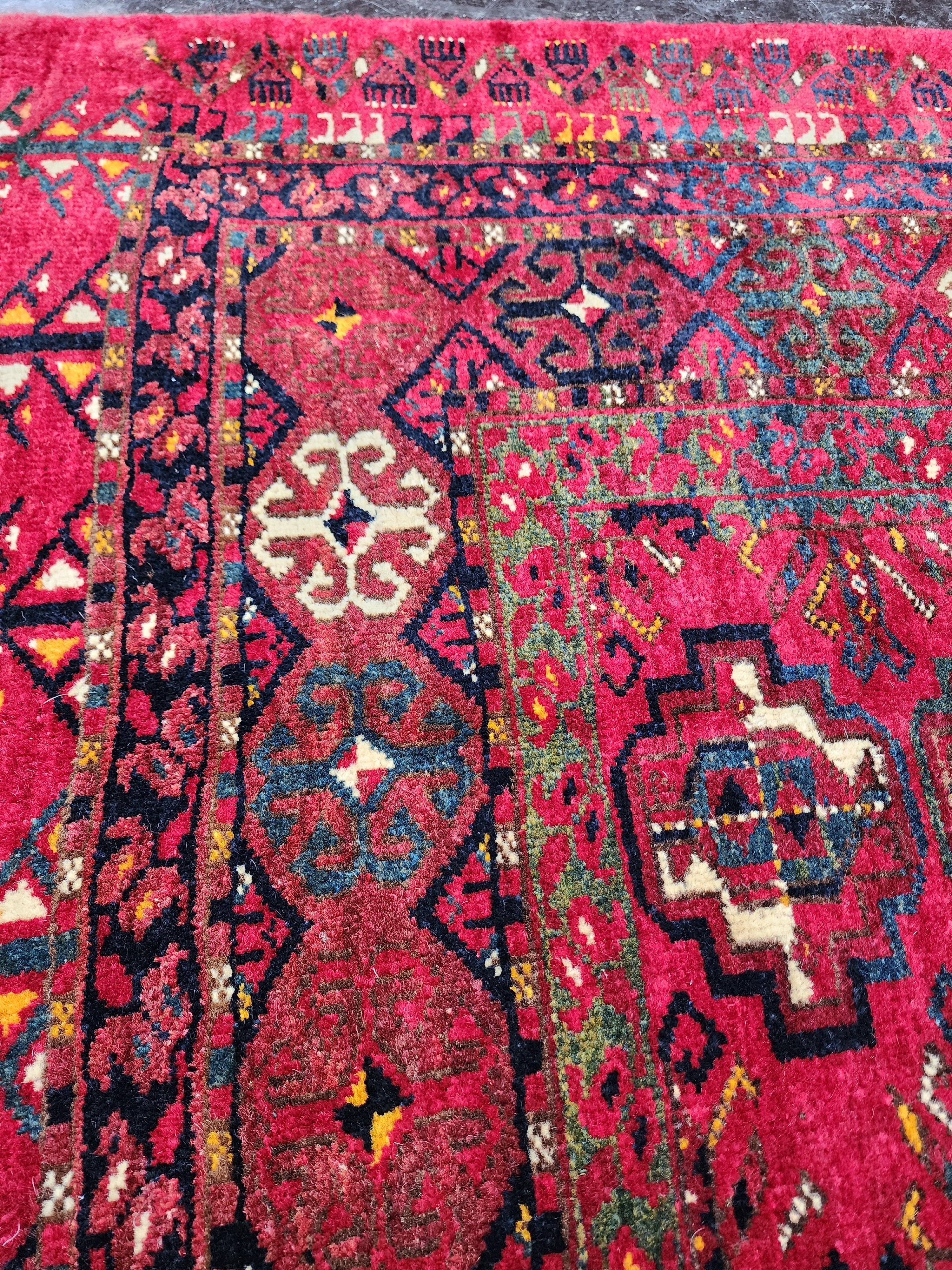antique Turkish Wool Small Rug — colour close-up