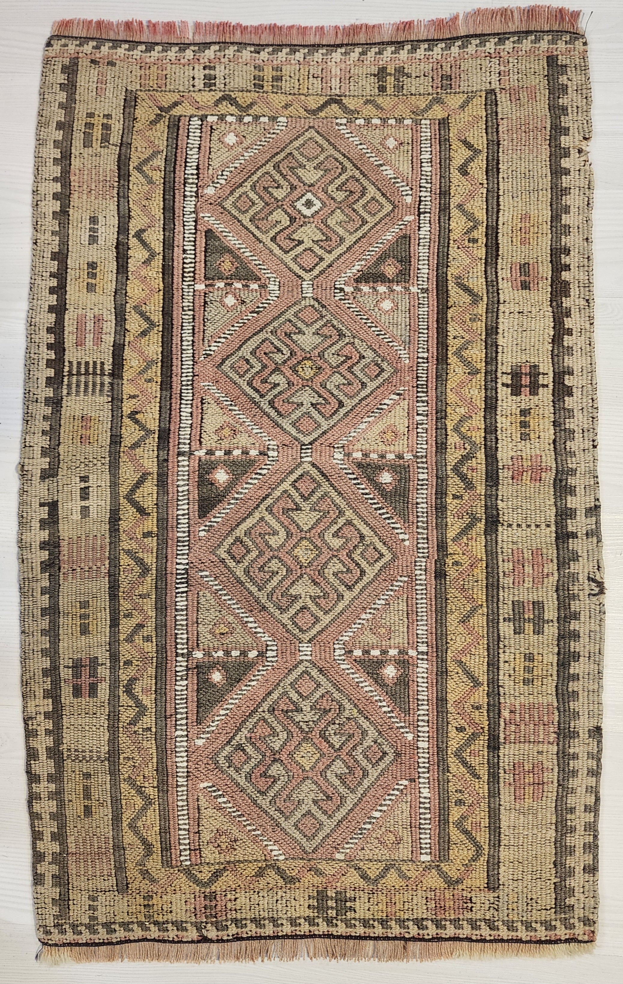 Vintage Turkish Kilim Rug, Muted Pink Boho Decor, Handwoven Organic Wool (55cm x 81cm)