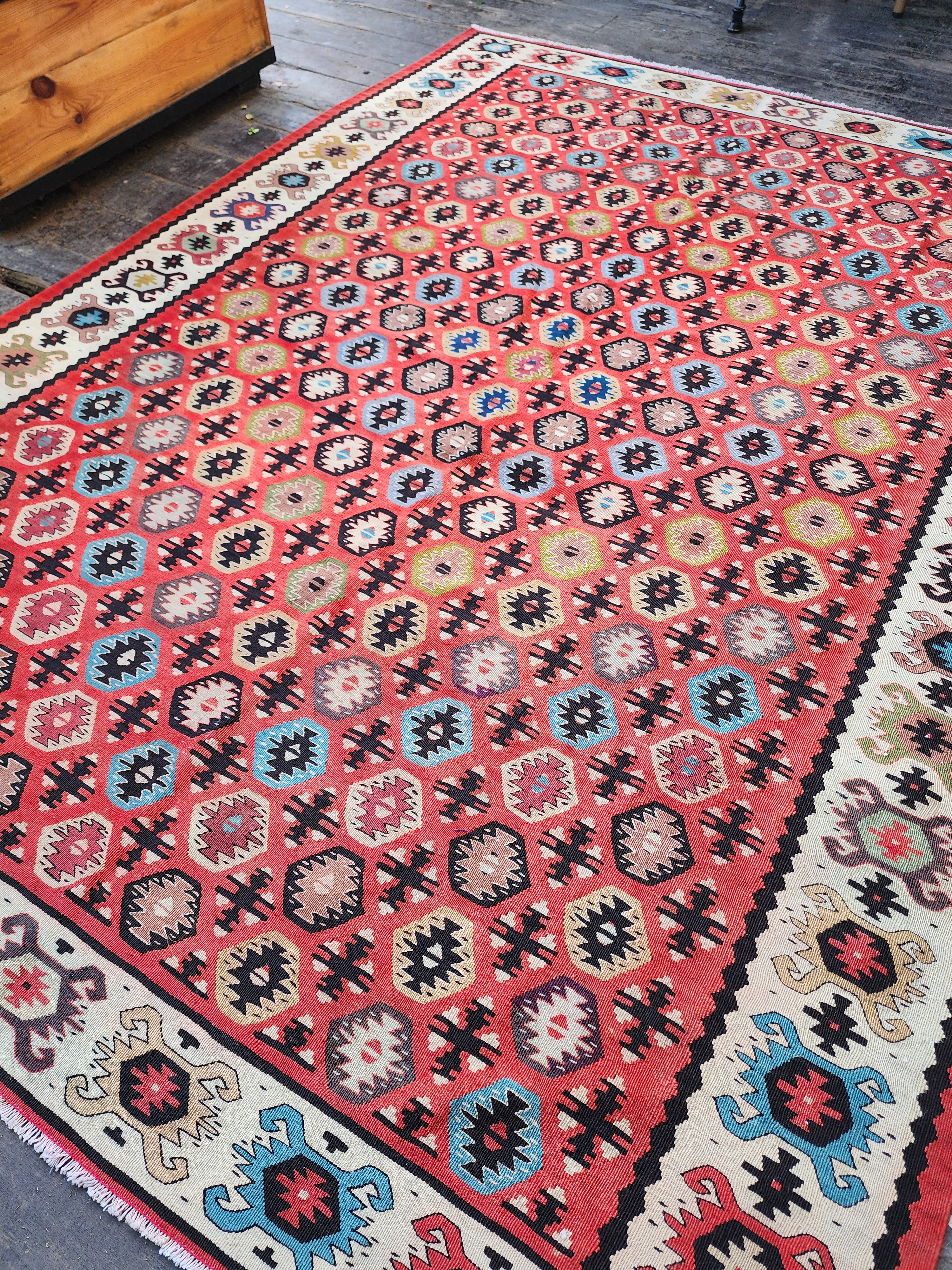 Antique Pirot Kilim Rug with Geometric Motifs, Tribal Kilim Rug, Living Room Rug, Rustic Rug, Persian Area Rug, 5'5''x7'6''