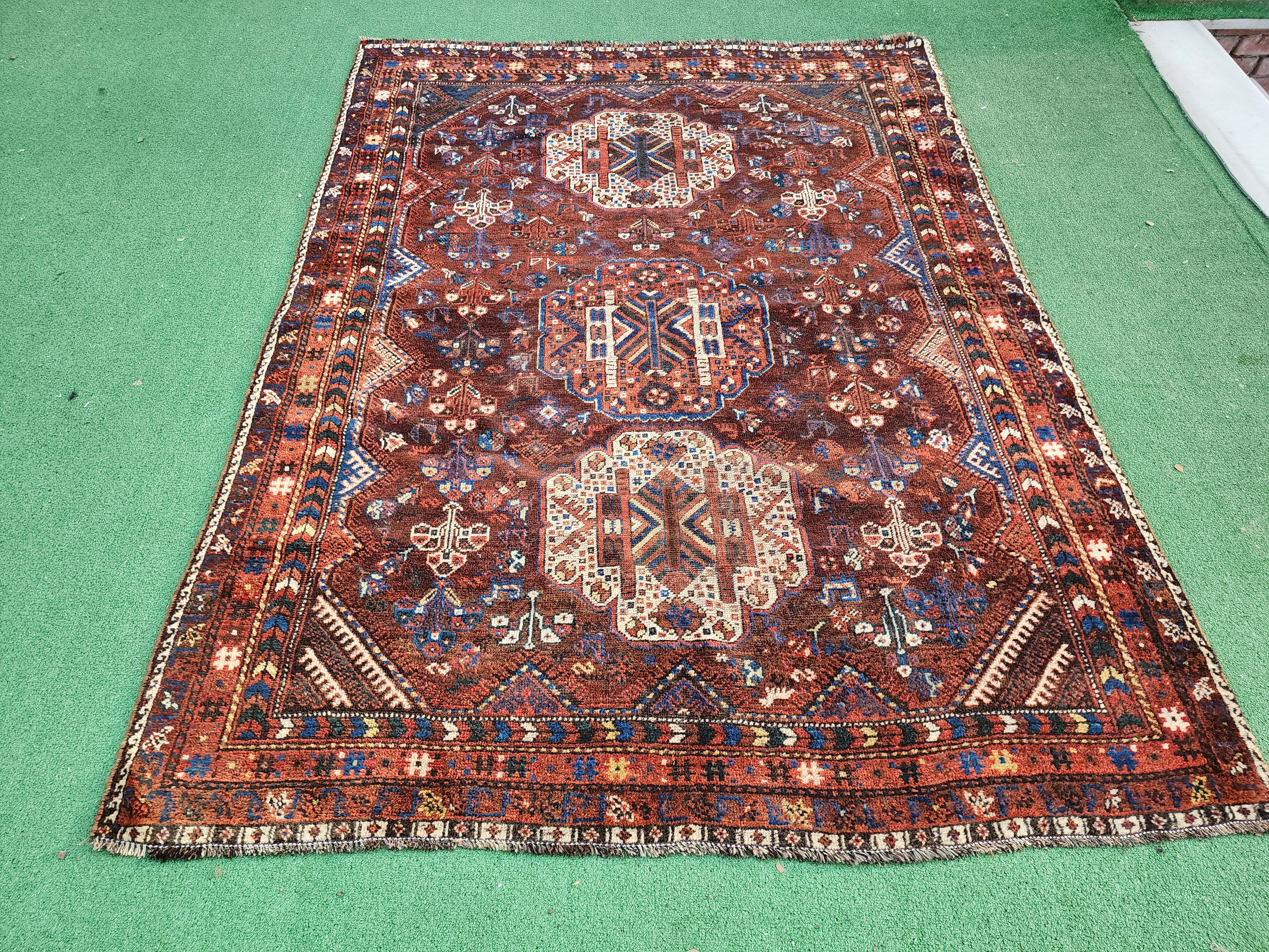 Alfombra persa antigua Shiraz de 1,55 m x 1,98 m