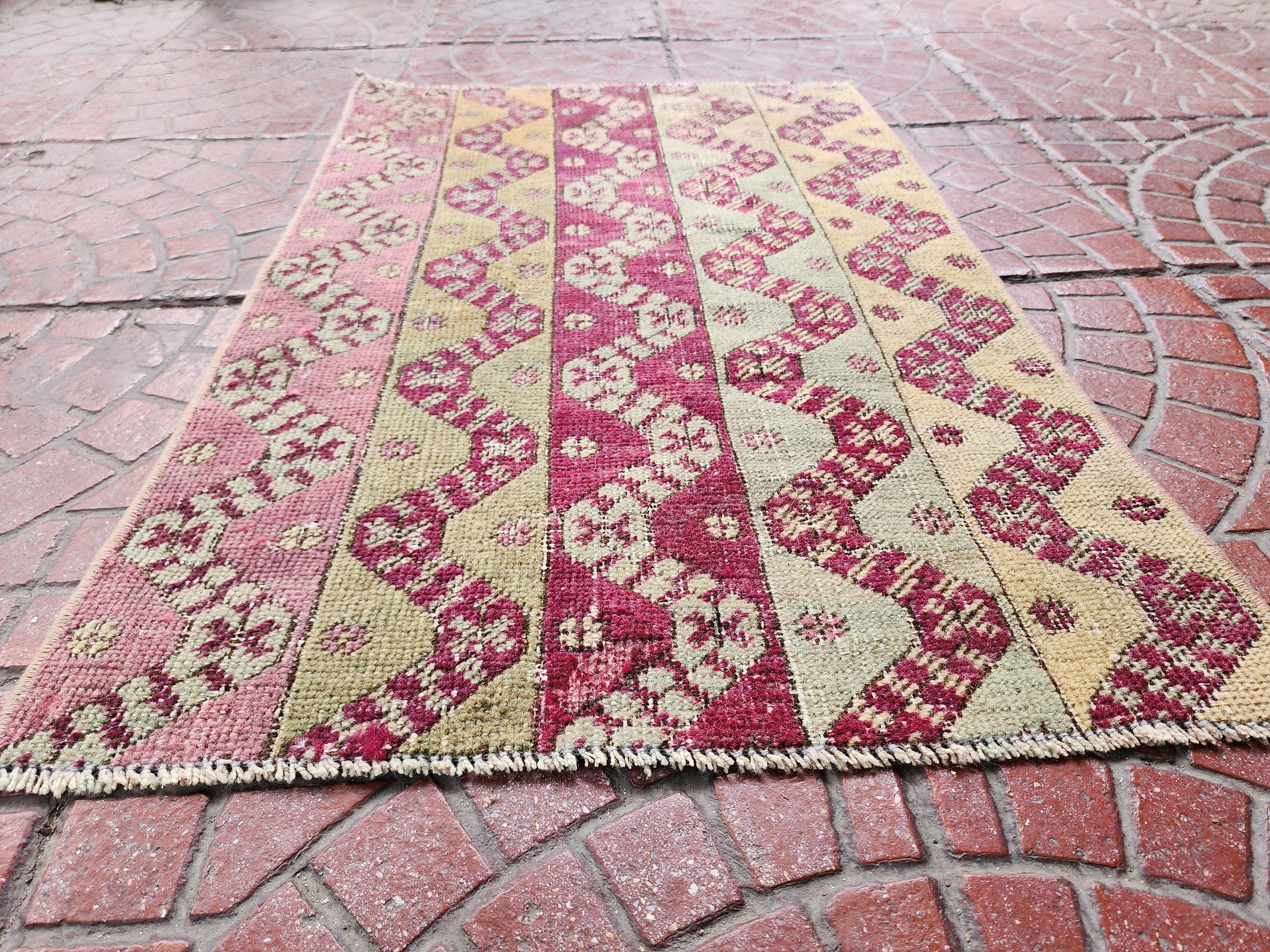 antique Anatolian Small Rug — pattern close-up
