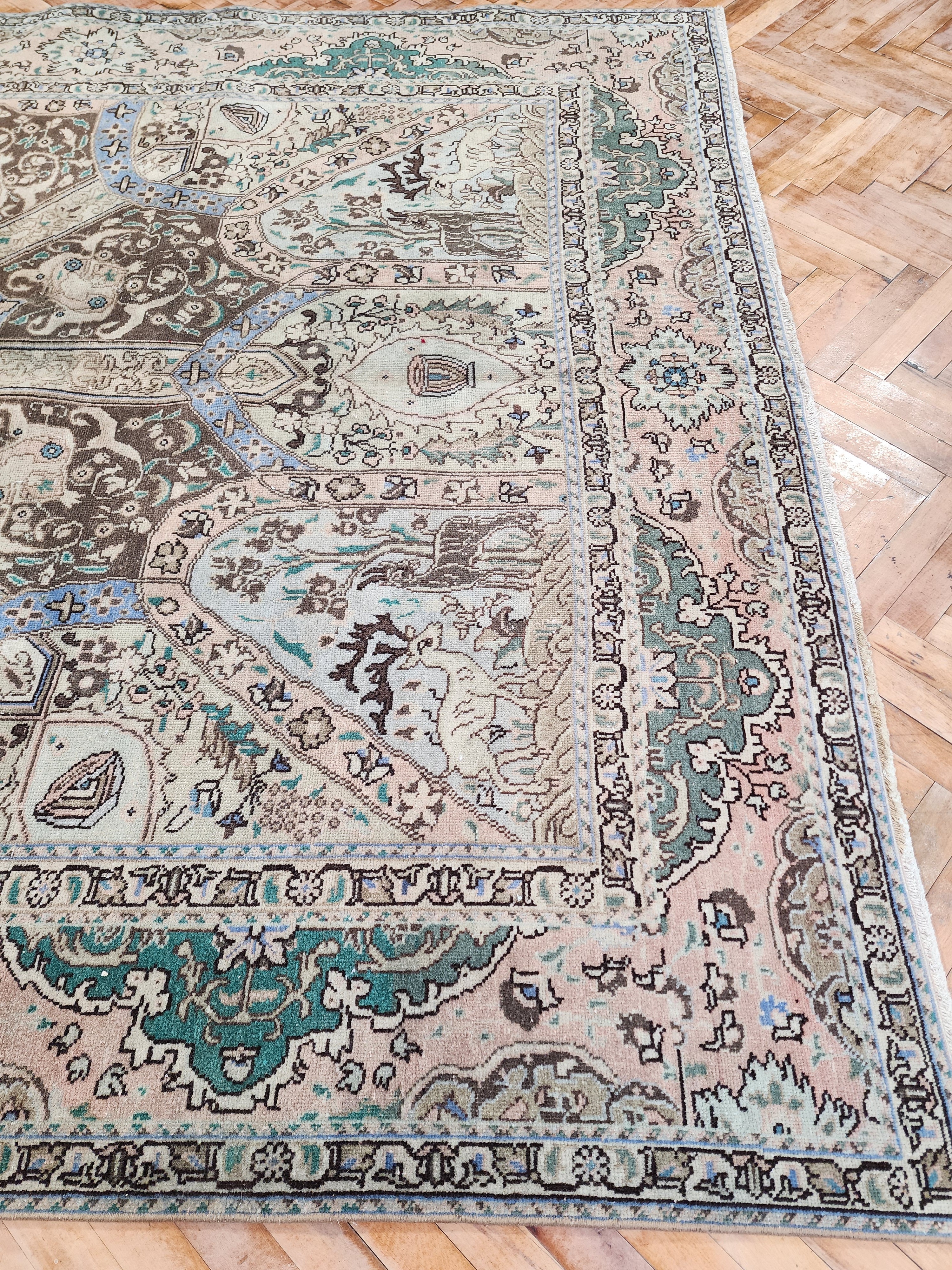 antique Oushak Wool Large Area Rug — corner detail