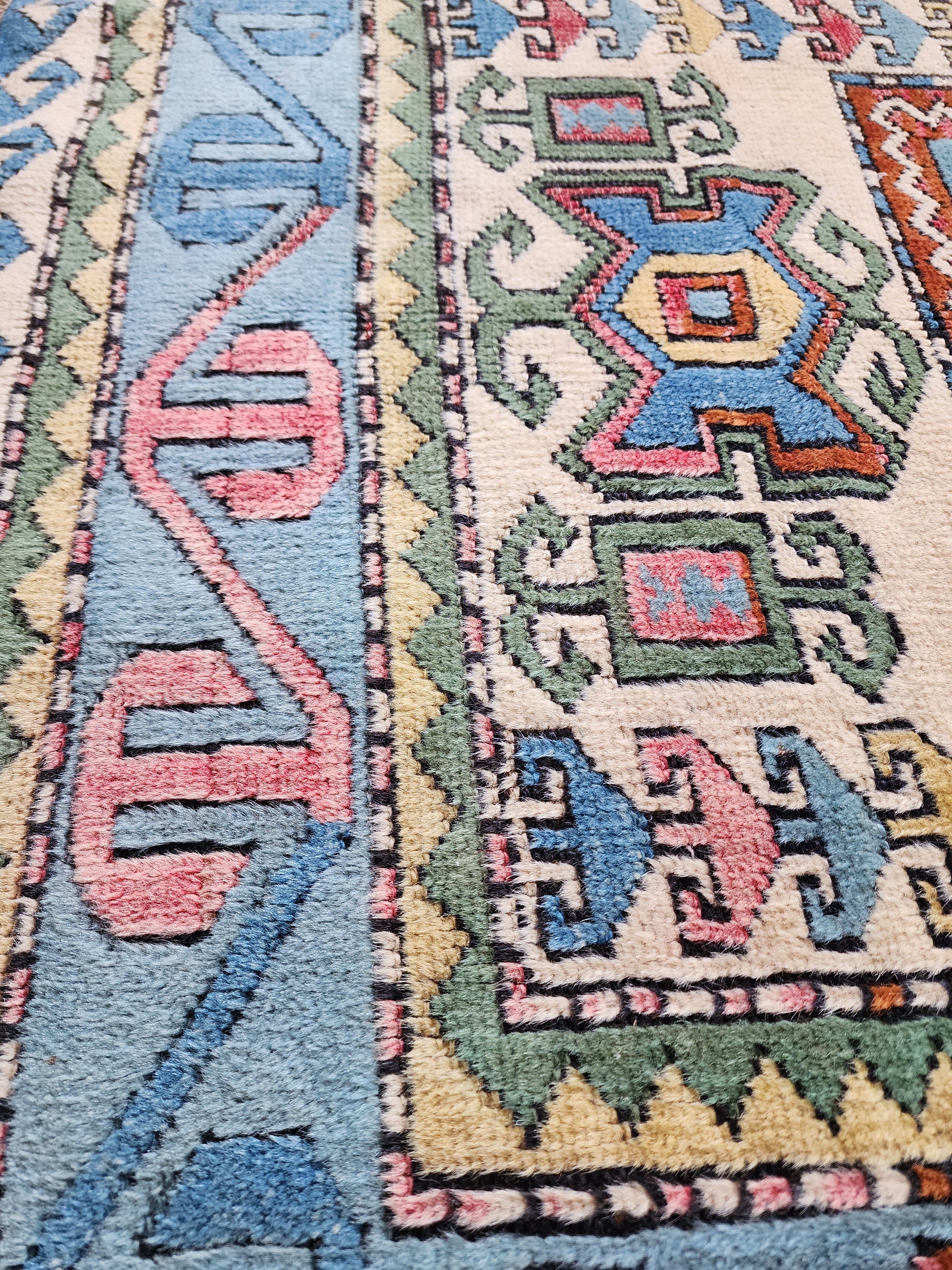 vintage Oushak Wool Area Rug — border pattern