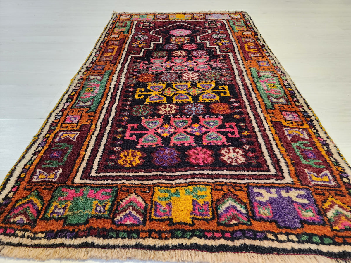 1930s Kurdish Antep Prayer Rug, Handwoven Wool, Tribal Nomadic Design (2'7'' x 4'6'')