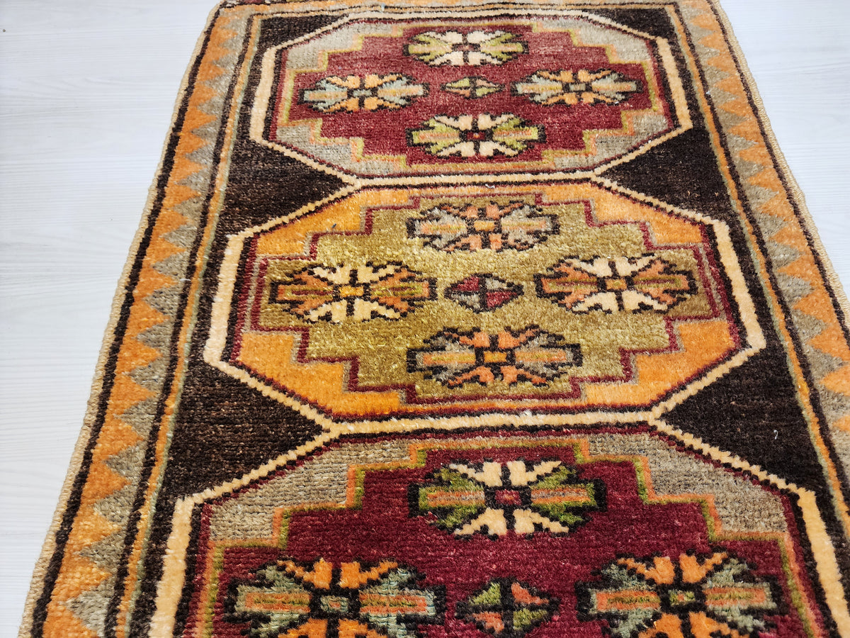 vintage Kars Kurdish Wool Rug, Handmade Anatolian Tribal, Boho Rustic Decor (2'x3') — in setting