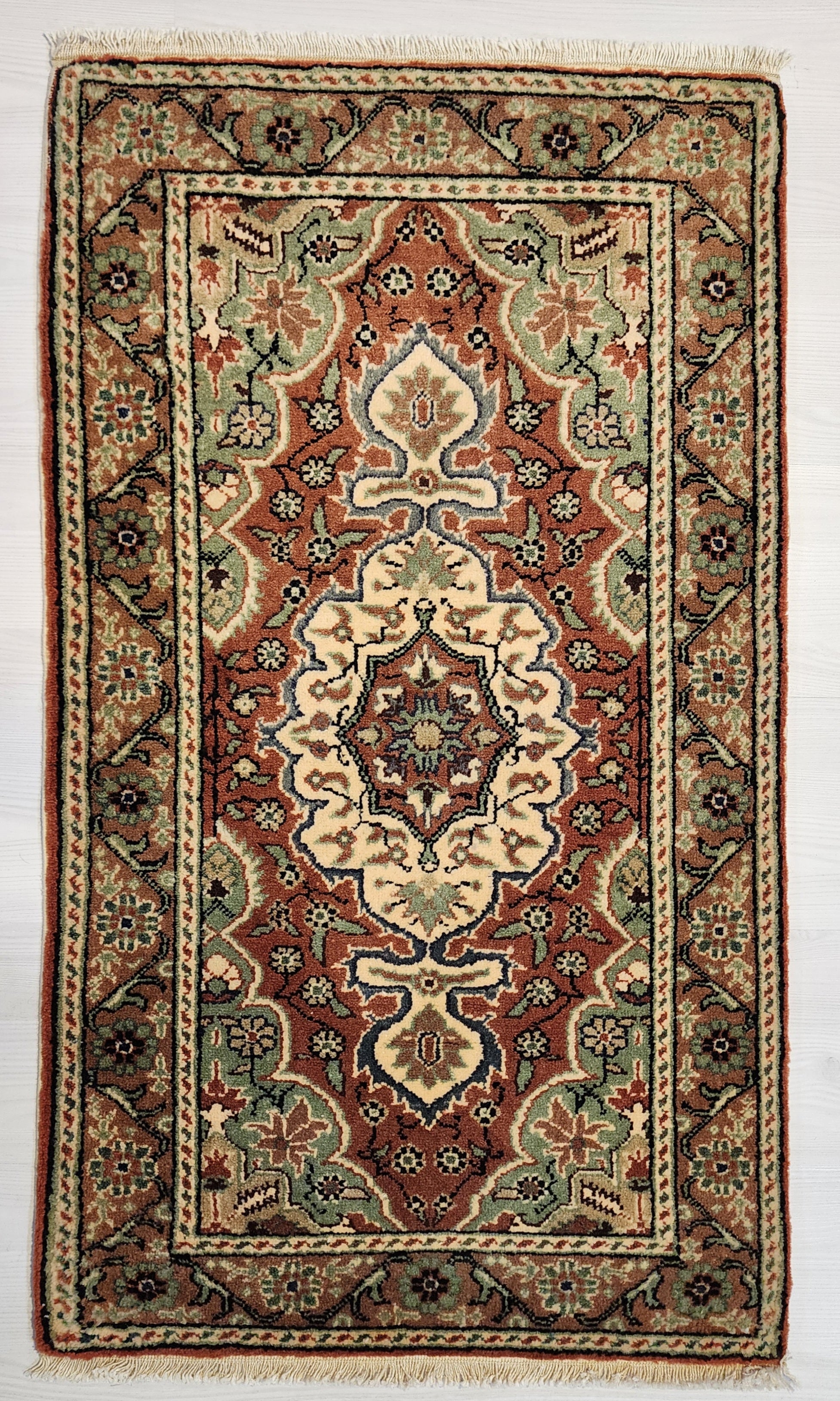 Vintage Kayseri Rug, Handmade Turkish Wool Floral Medallion (2'4" x 3'5")